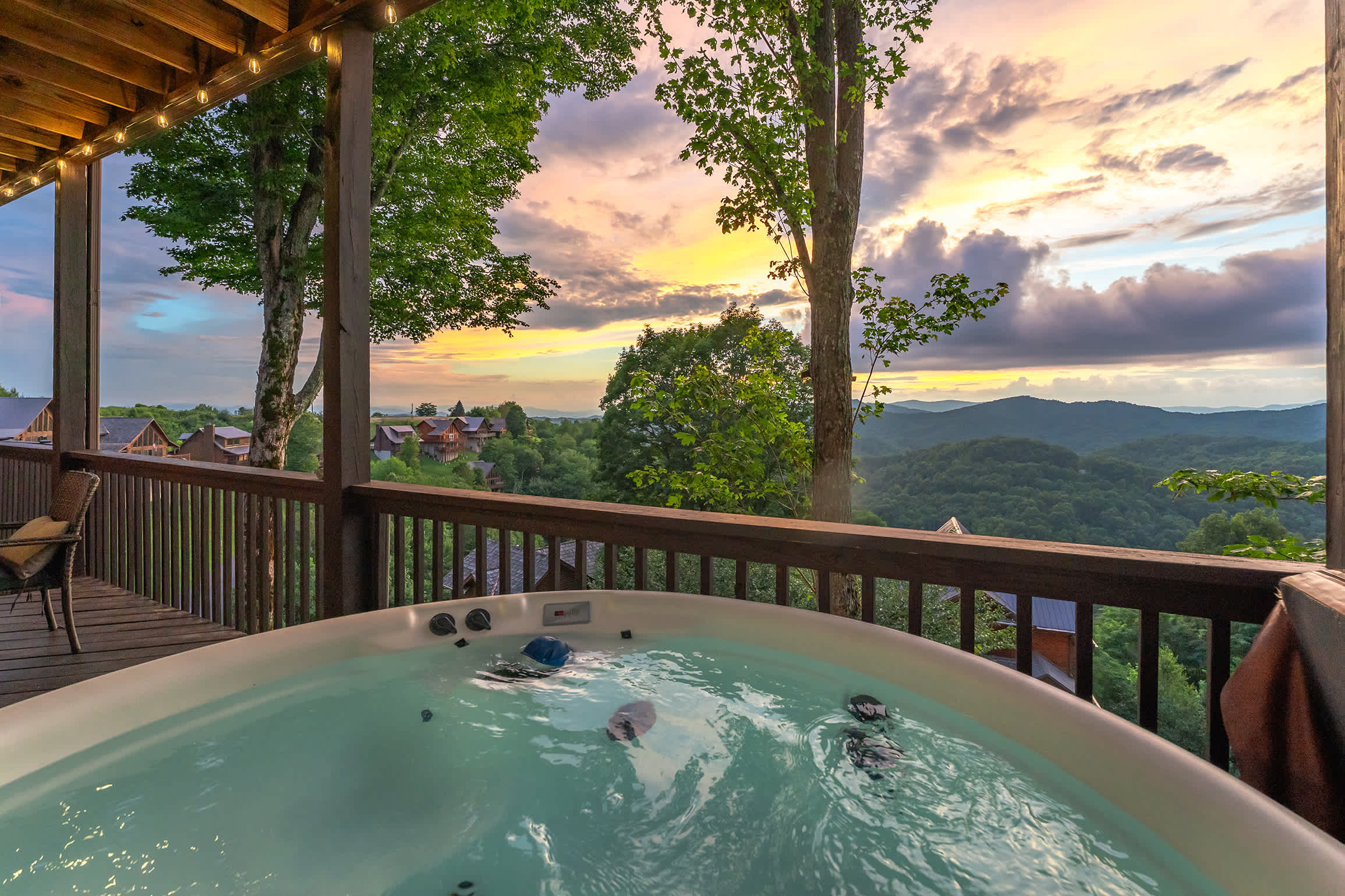 Burnt Skies • Sleeps 10 • Hot Tub • Foosball Darts — Mars Hill, NC — vacation rental