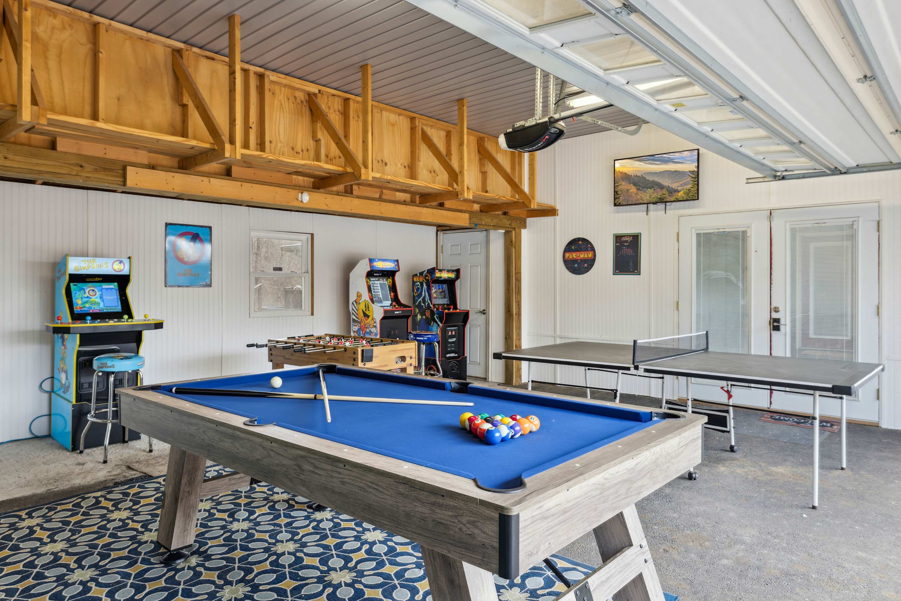 3BR Retreat for 8 w/Hot Tub, Game Room & Grill!