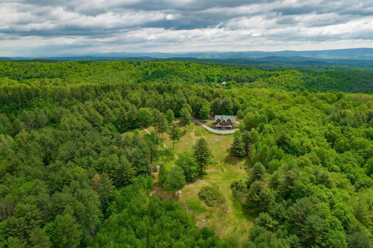 Hot Tub, Firepit, Mtn Views! | Spruce Moose Lodge