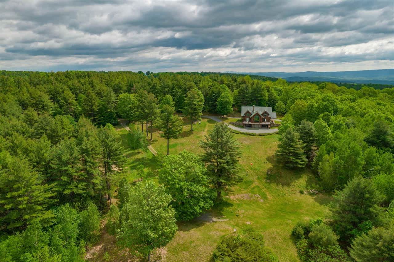 Hot Tub, Firepit, Mtn Views! | Spruce Moose Lodge