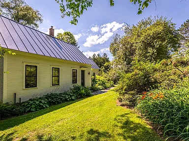 Walk to Mt. Peg Trail + Village, Enjoy Porch Views