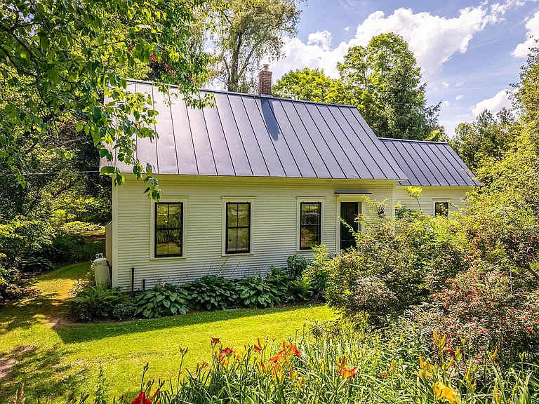 Walk to Mt. Peg Trail + Village, Enjoy Porch Views