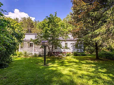 Walk to Mt. Peg Trail + Village, Enjoy Porch Views