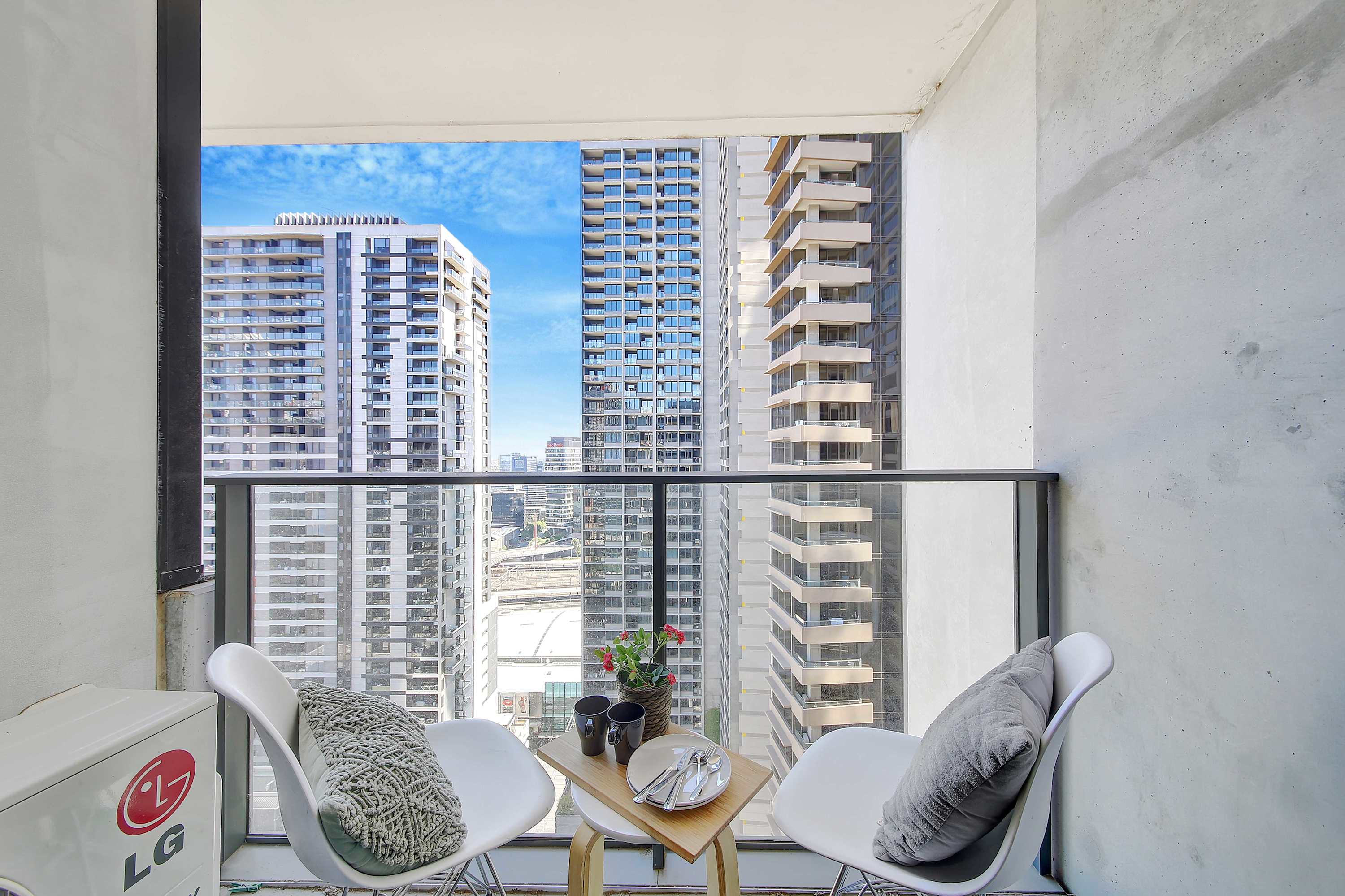 Cozy City View 2BR Apt Near Southern Cross Station — Melbourne, VIC — vacation rental