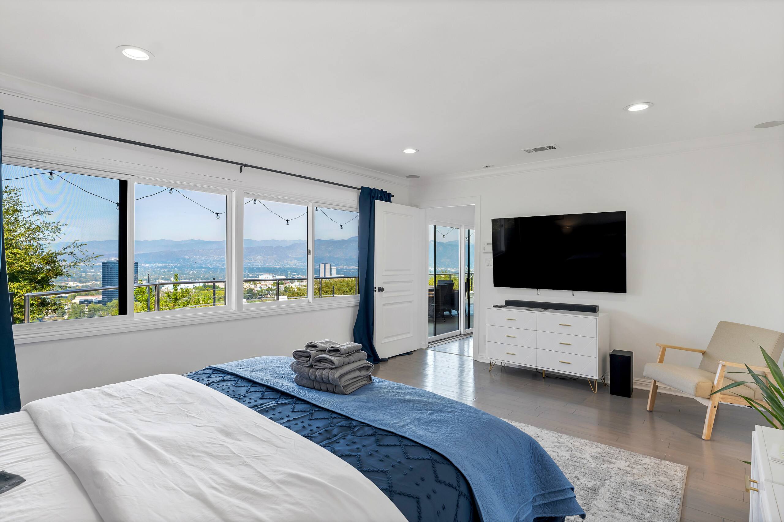 Hilltop Studio City Home · Pool & Views