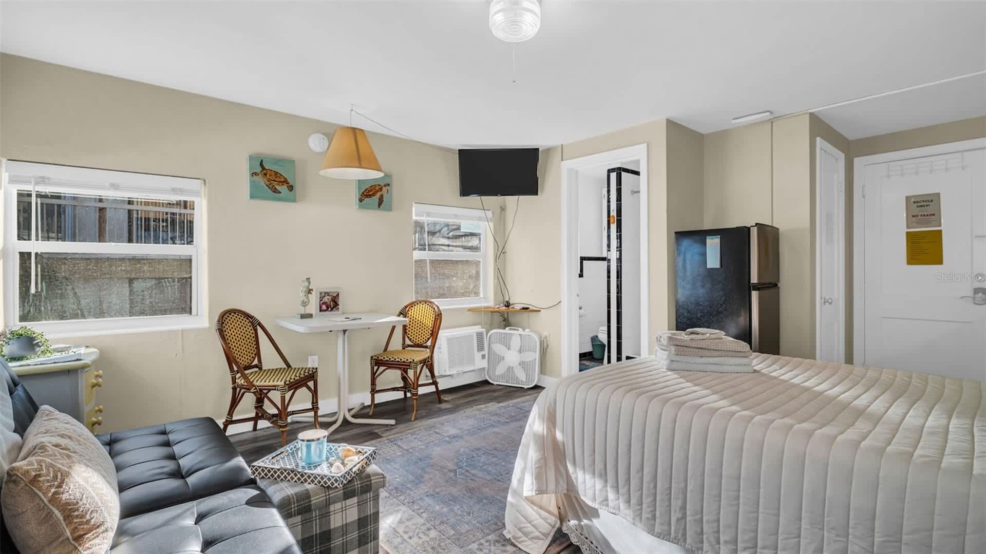 Sunlit Condo, Heated Pool, across from Beach! β Clearwater, FL β vacation rental