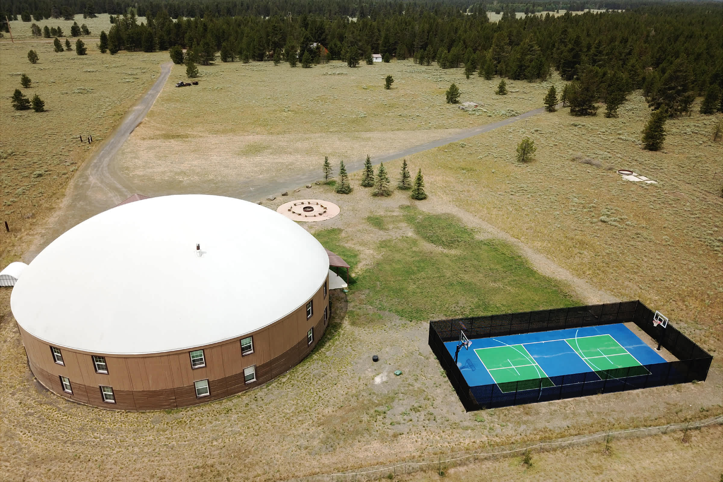 Dome | Sleeps 40 | Pickleball!
