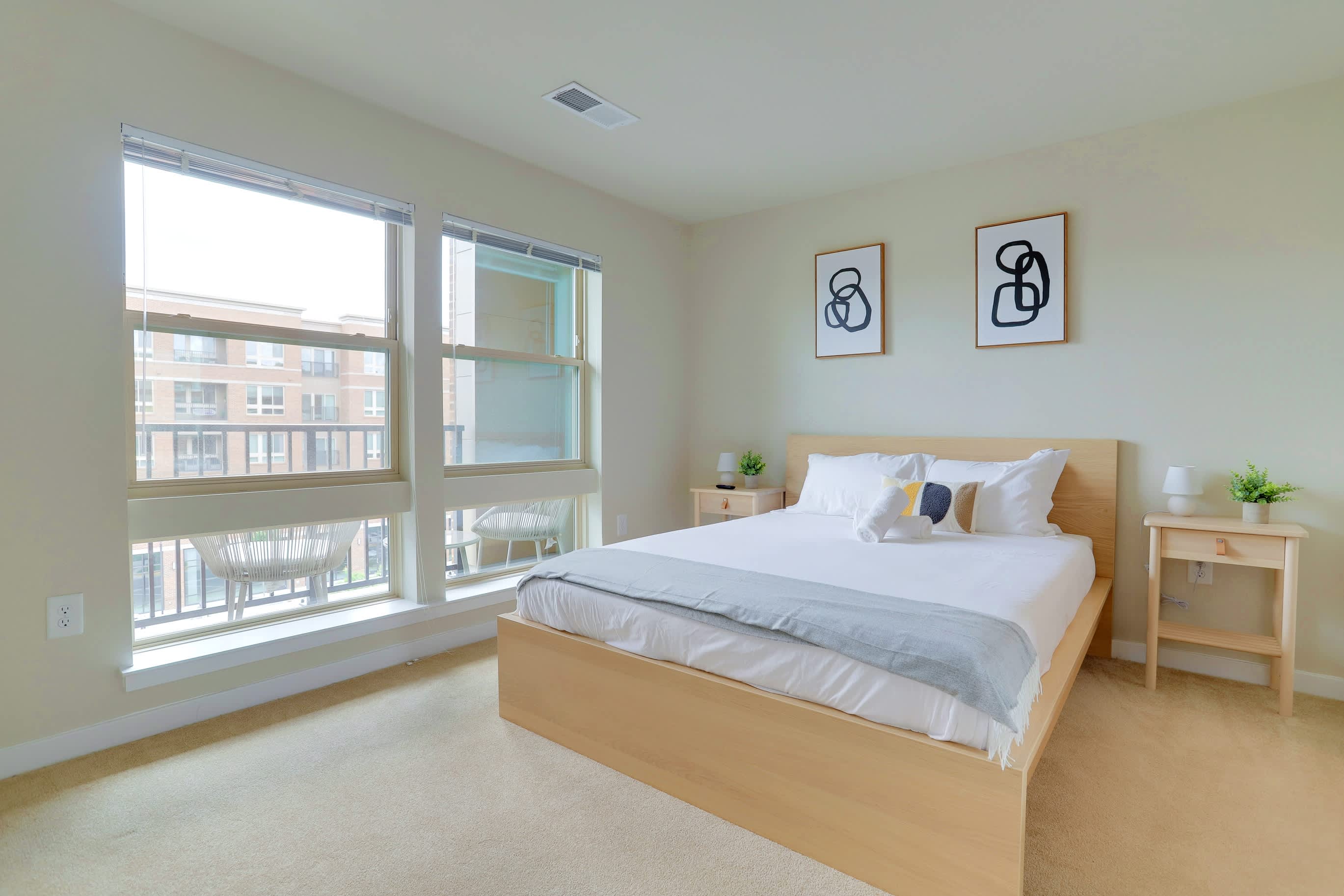 Modern Apt in a Prime Alexandria Location