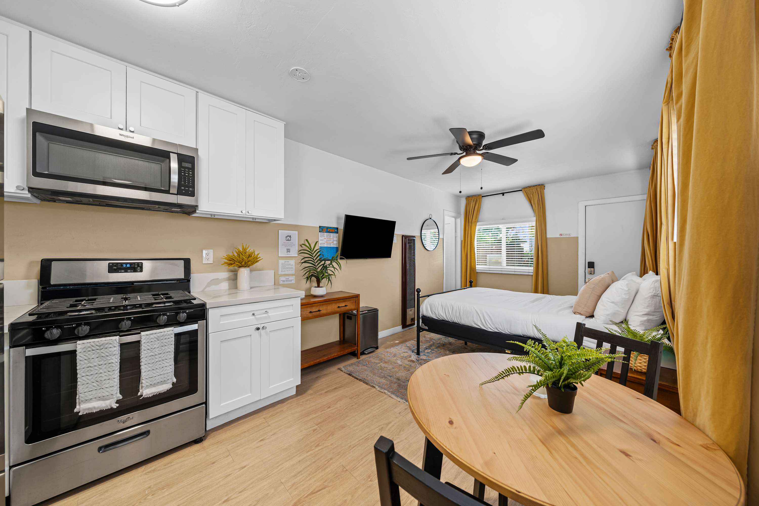 SD Getaway - Boho Studio, Spacious Yard w/ BBQ