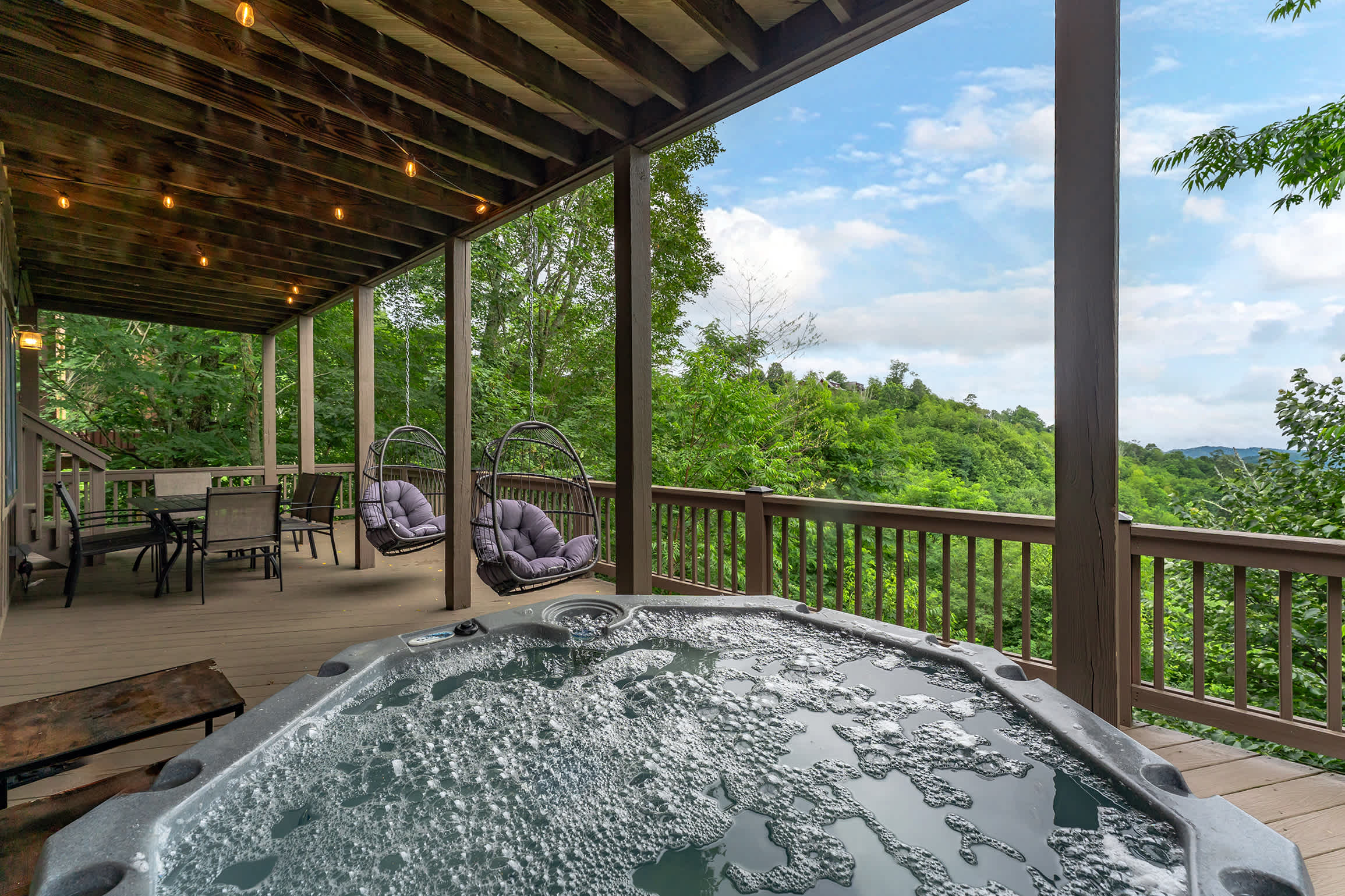 Min to Hatley Pt • Stunning Mtn Views • Hot Tub — Mars Hill, NC — vacation rental