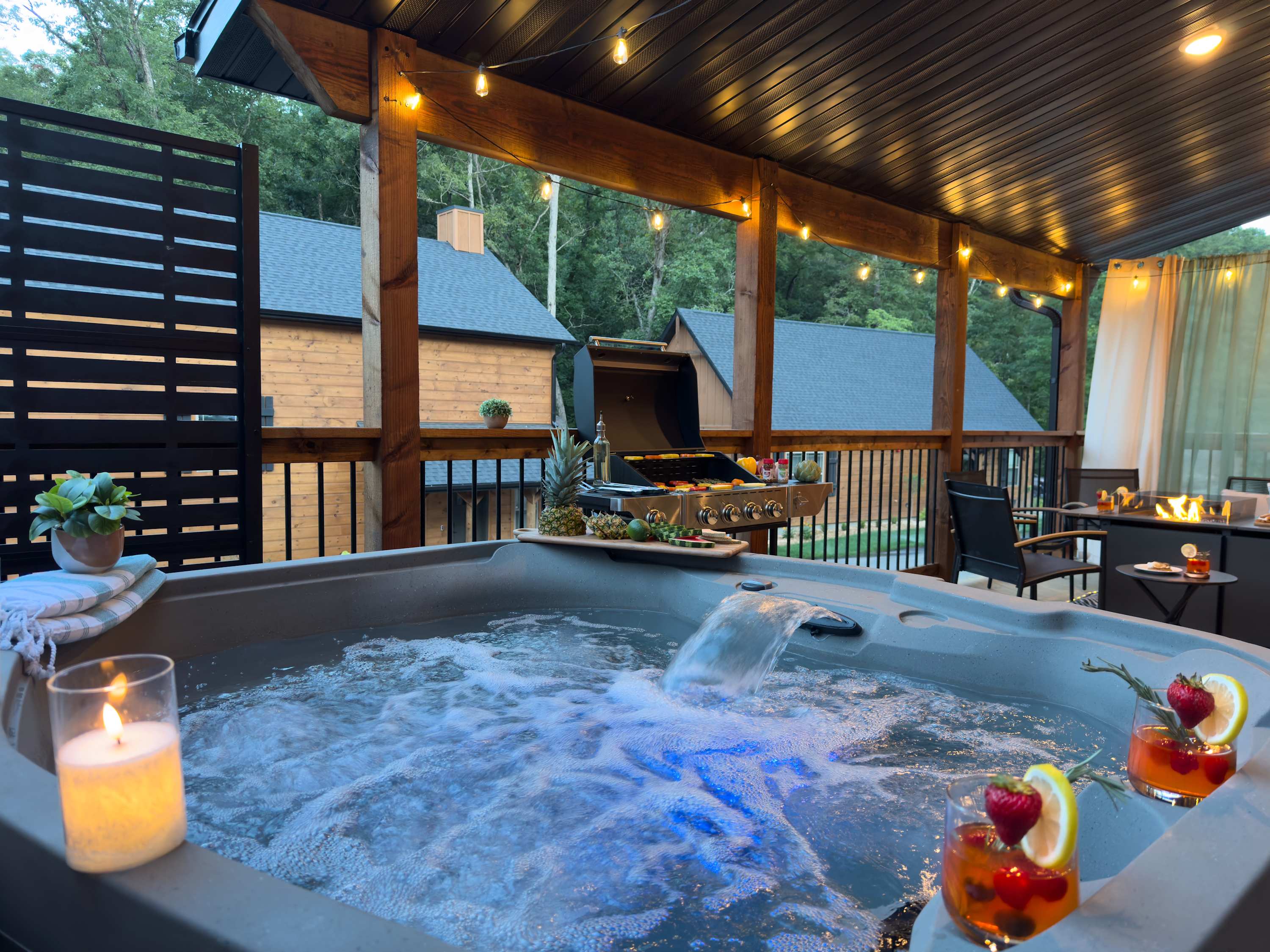 Close to Thunder Ridge, Luxury Cabin, Pools — Hollister, MO — vacation rental
