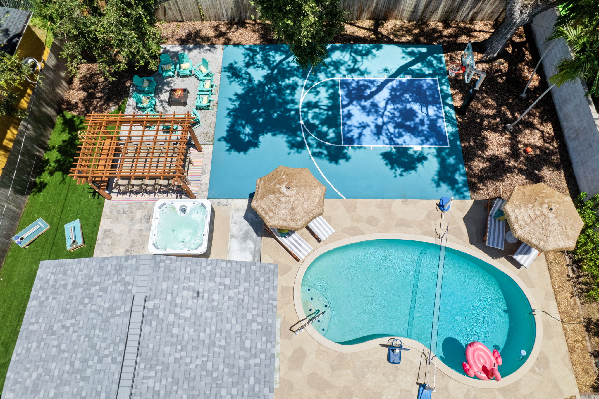 Sleeps 10•Pool•Hot Tub•Sport Court•Pool Table — St. Petersburg, FL — vacation rental