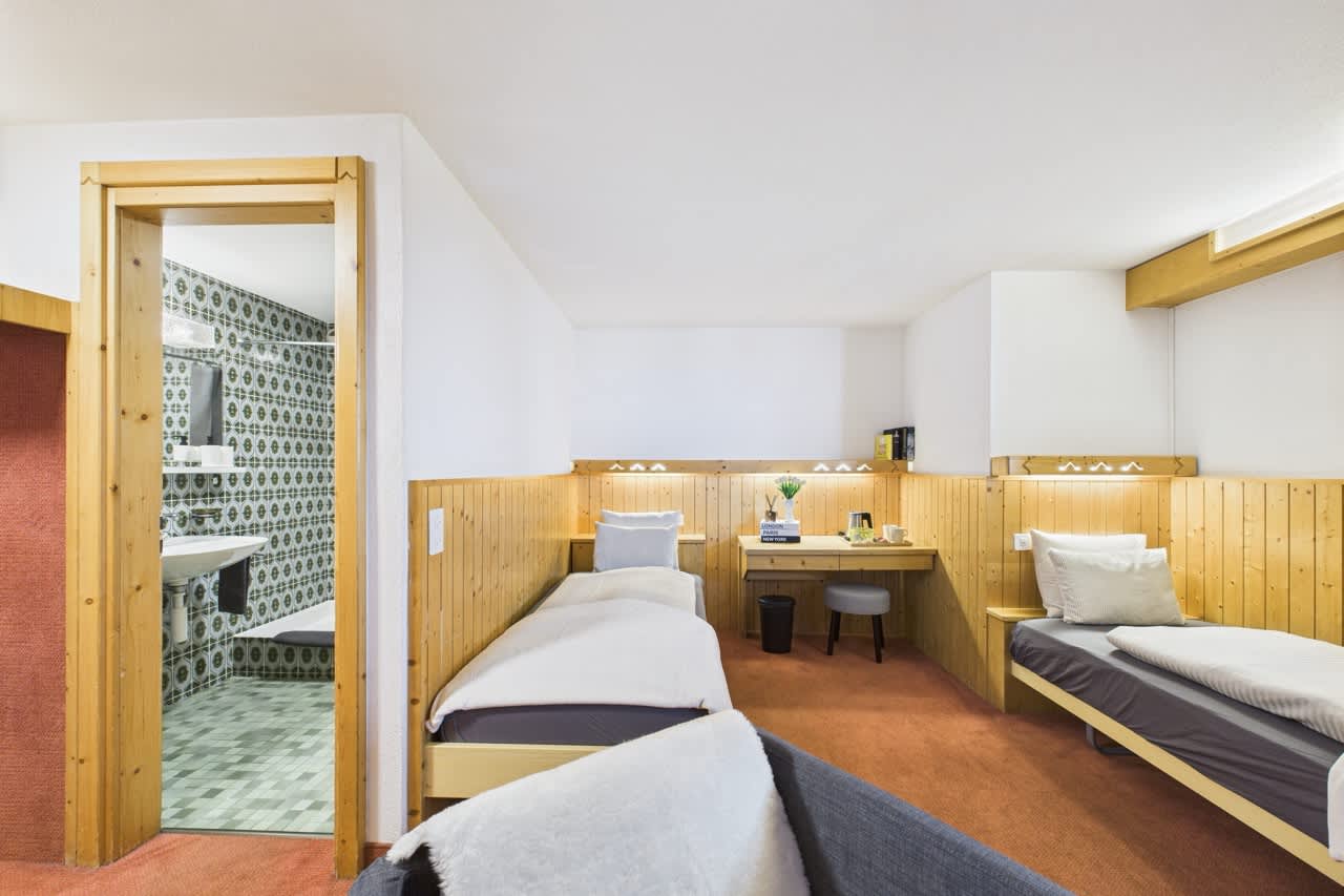 Central Twin Room in Saas-Fee | Self Check-in — 8