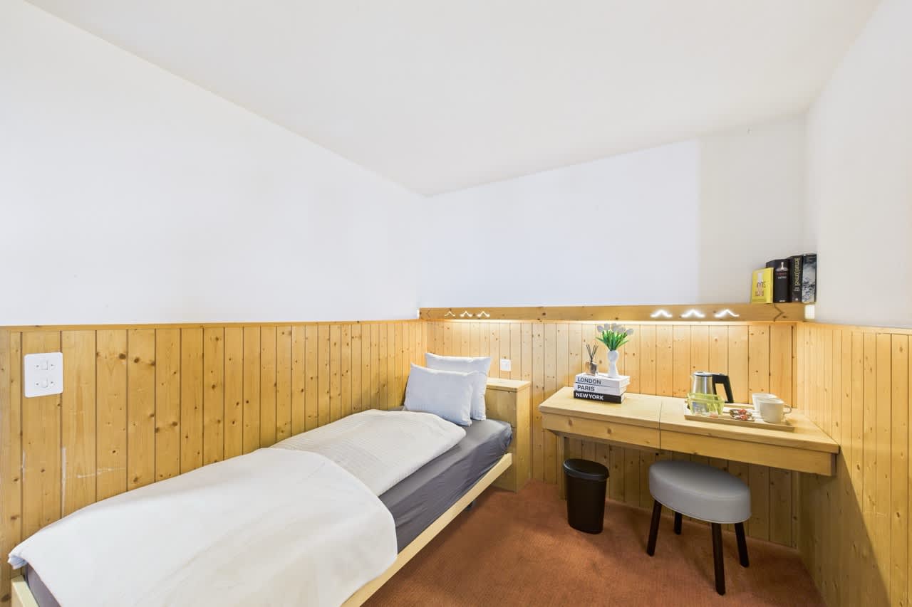 Central Twin Room in Saas-Fee | Self Check-in — 10