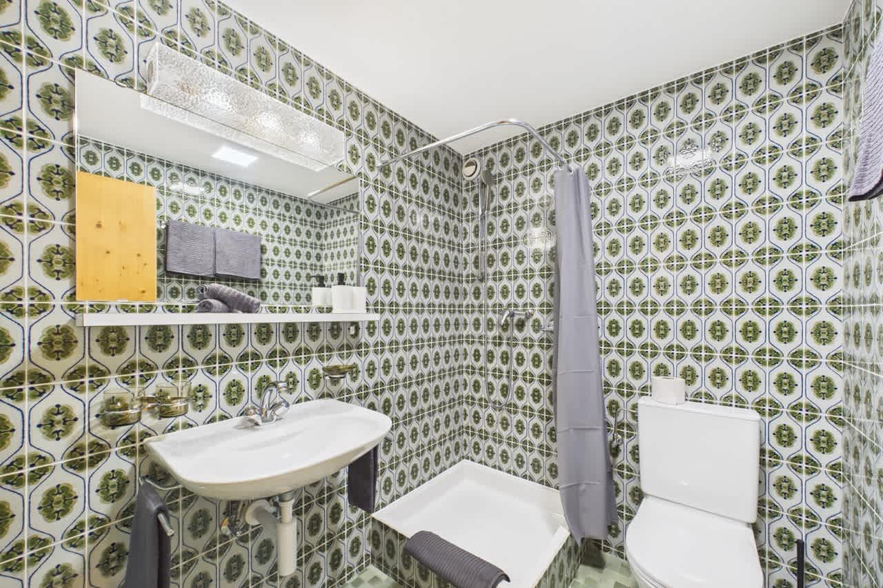 Central Twin Room in Saas-Fee | Self Check-in — 12