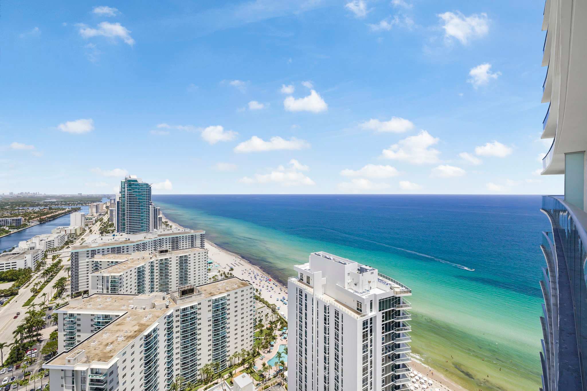 Resort 2BR | Sea Views | World Cup Stadium nearby