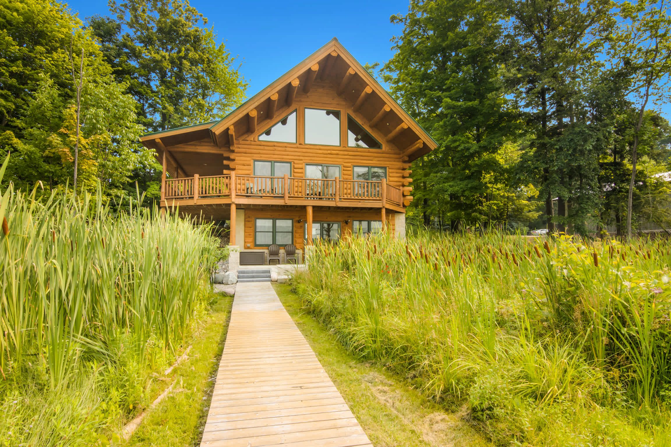 THE CLAM SHELL Log Home on Clam Lake | Hot Tub! — Bellaire, MI — vacation rental