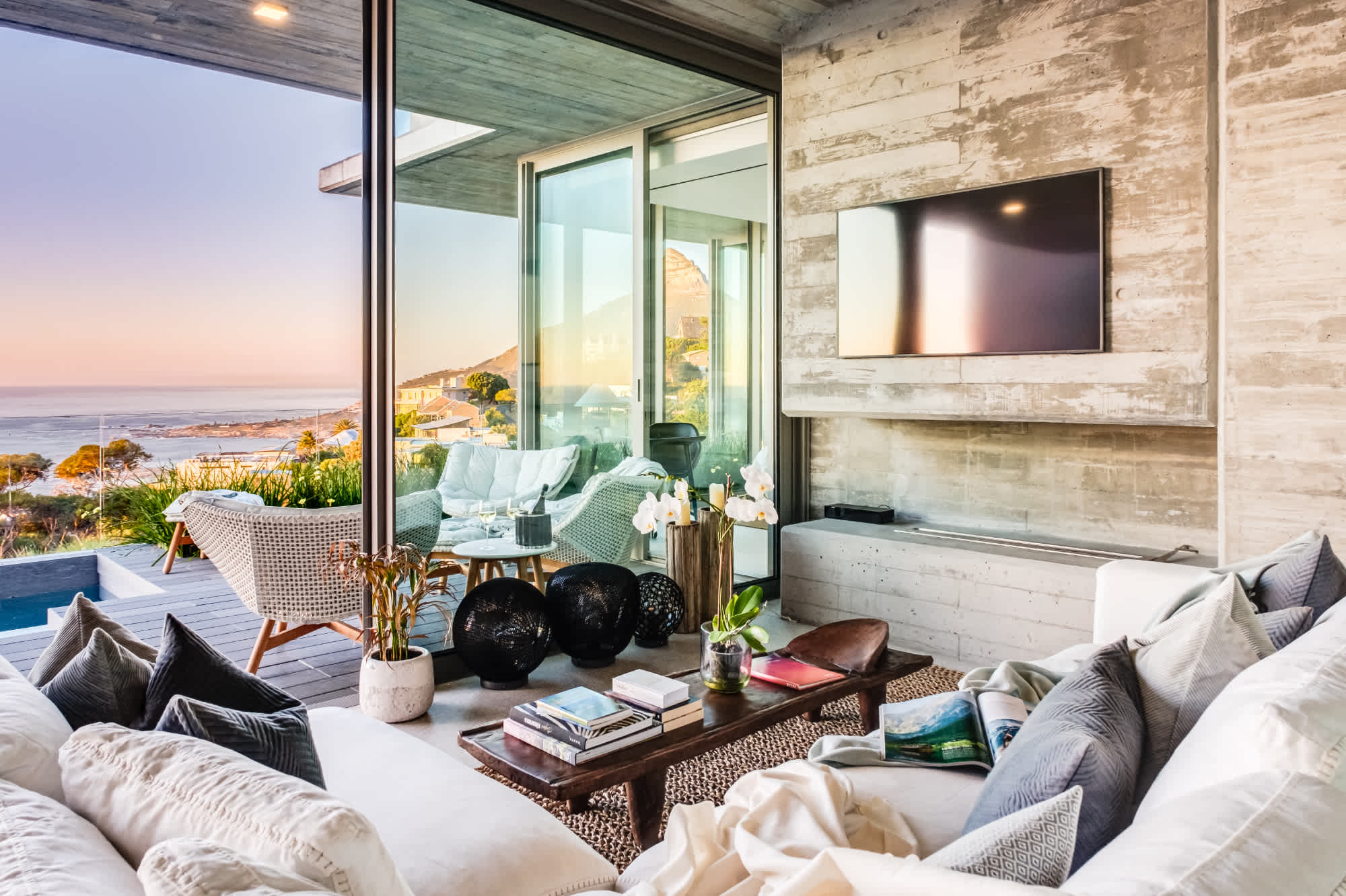 Exquisite Luxe 3bed Apt in Camps Bay Sea Love | Photo 2