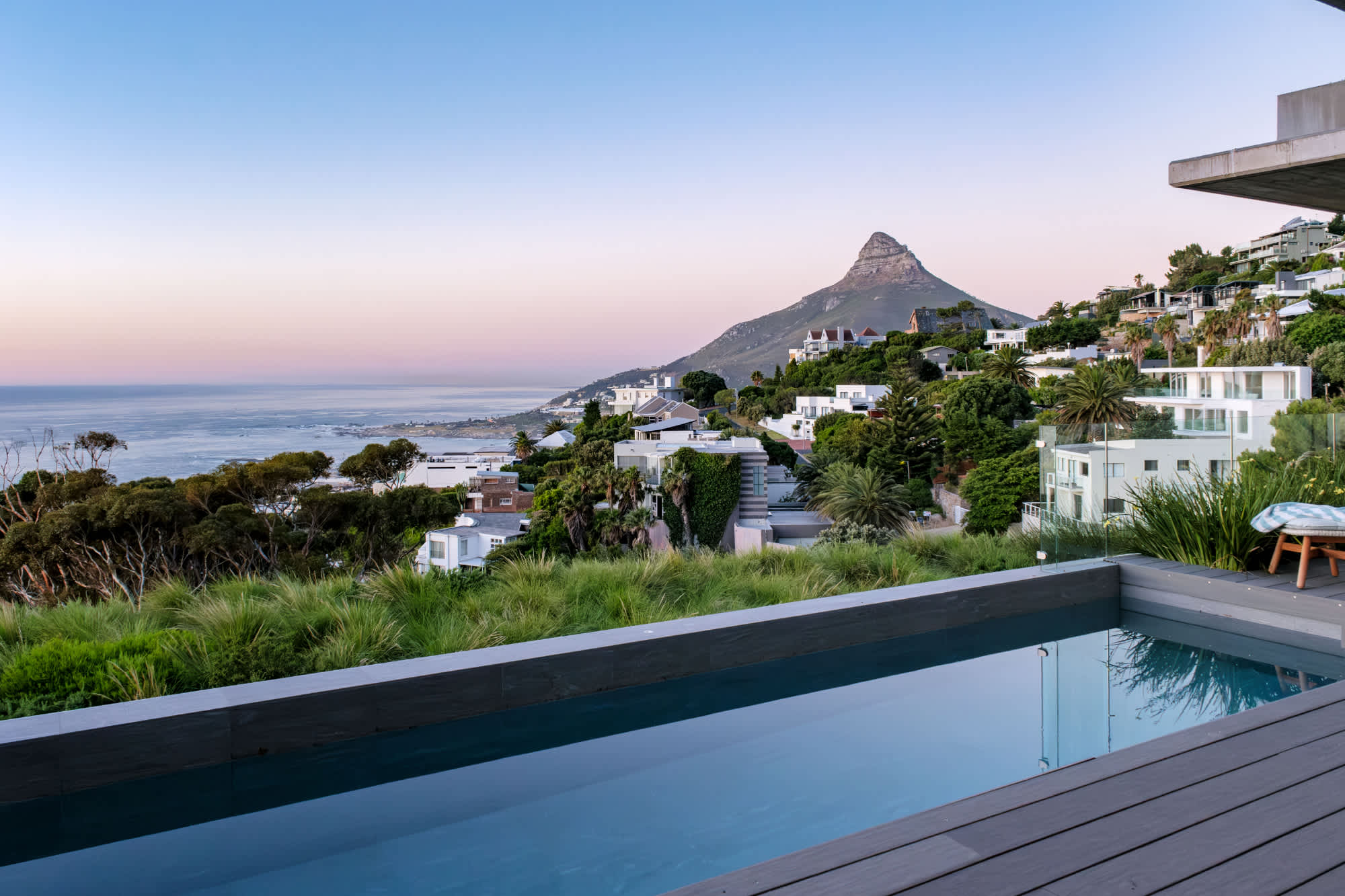 Breathtaking 6bed Villa w 2 Pools Castle Peak