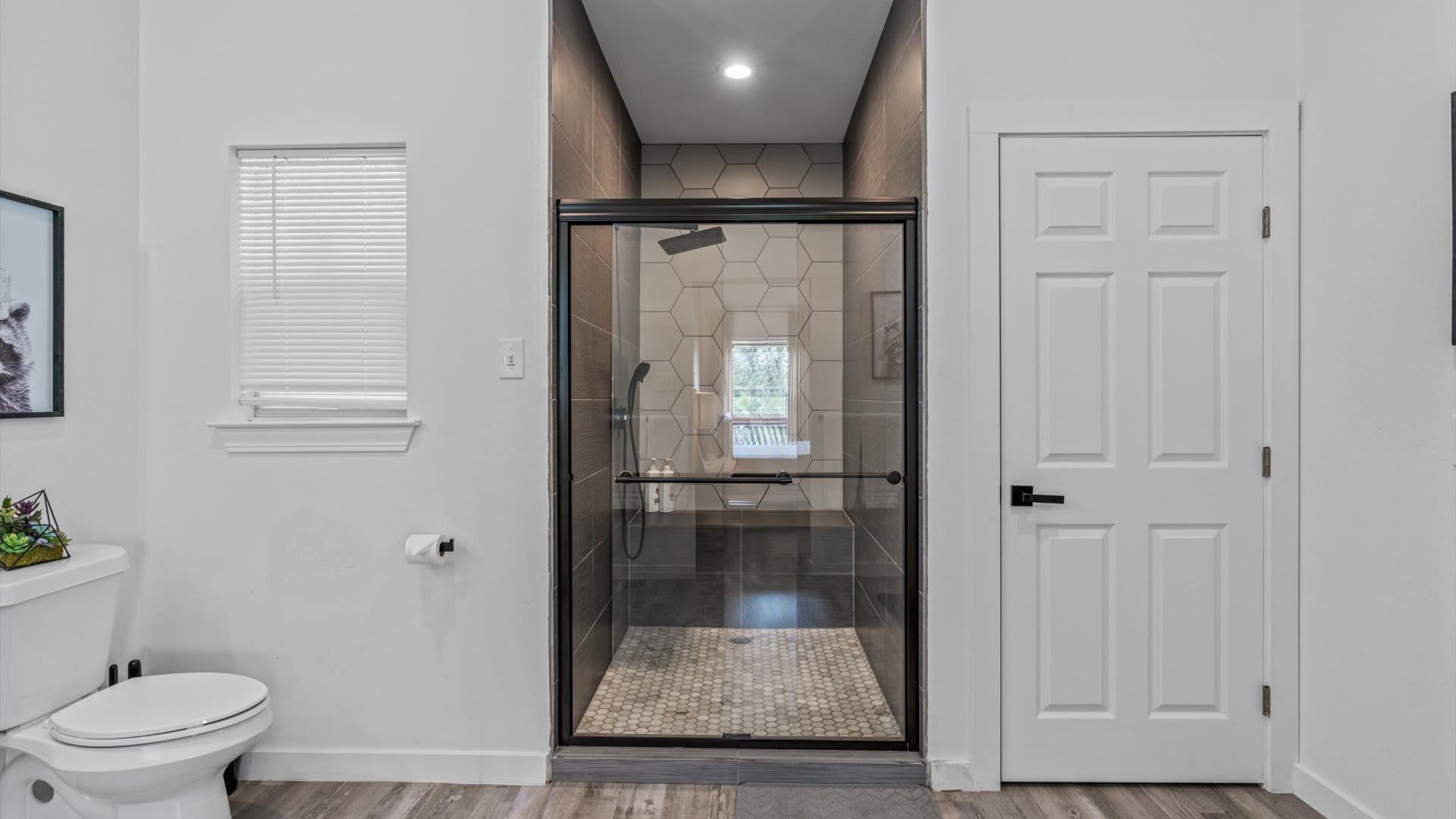 State of the art shower in en-suite bathroom