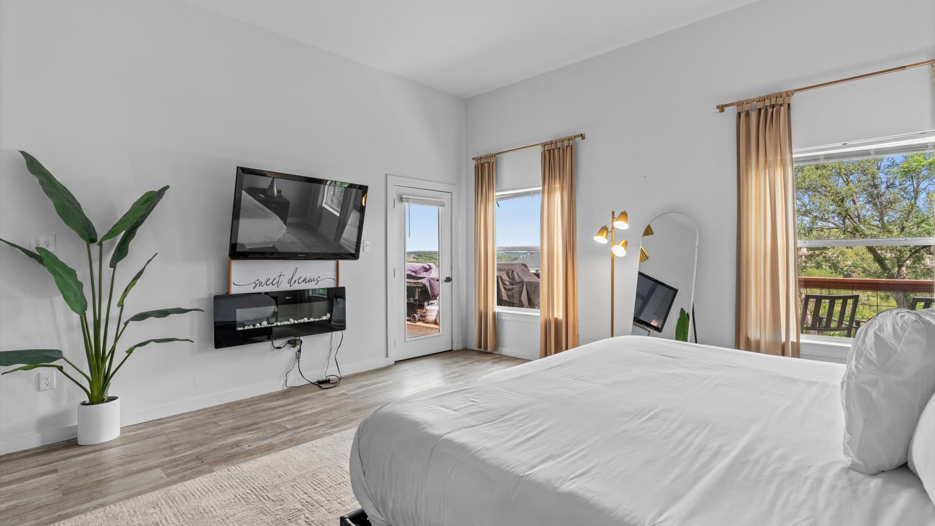 King bedroom with smart TV and en-suite bathroom