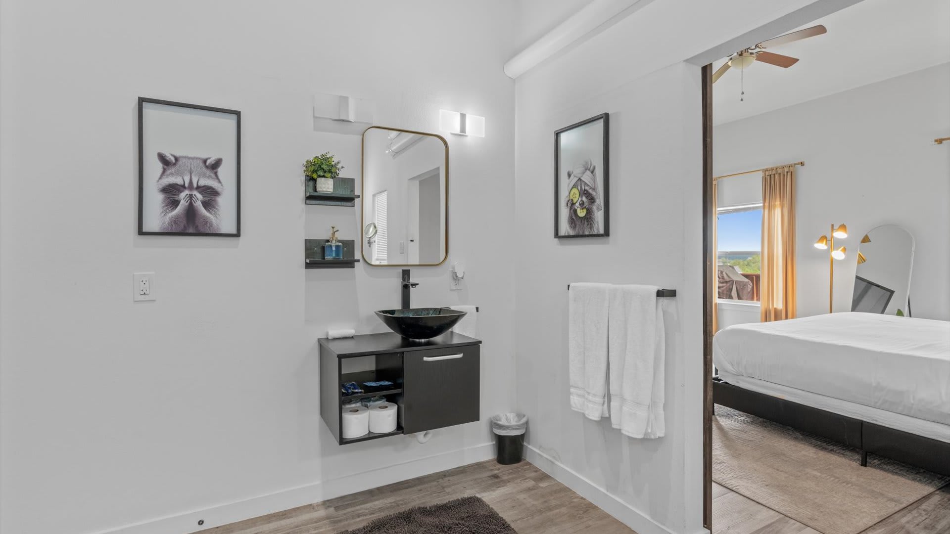 Modern en-suite bathroom