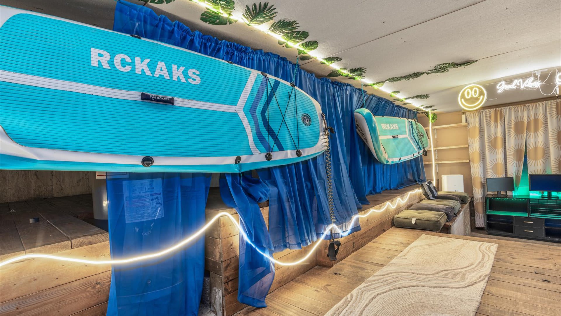 Themed underwater loft