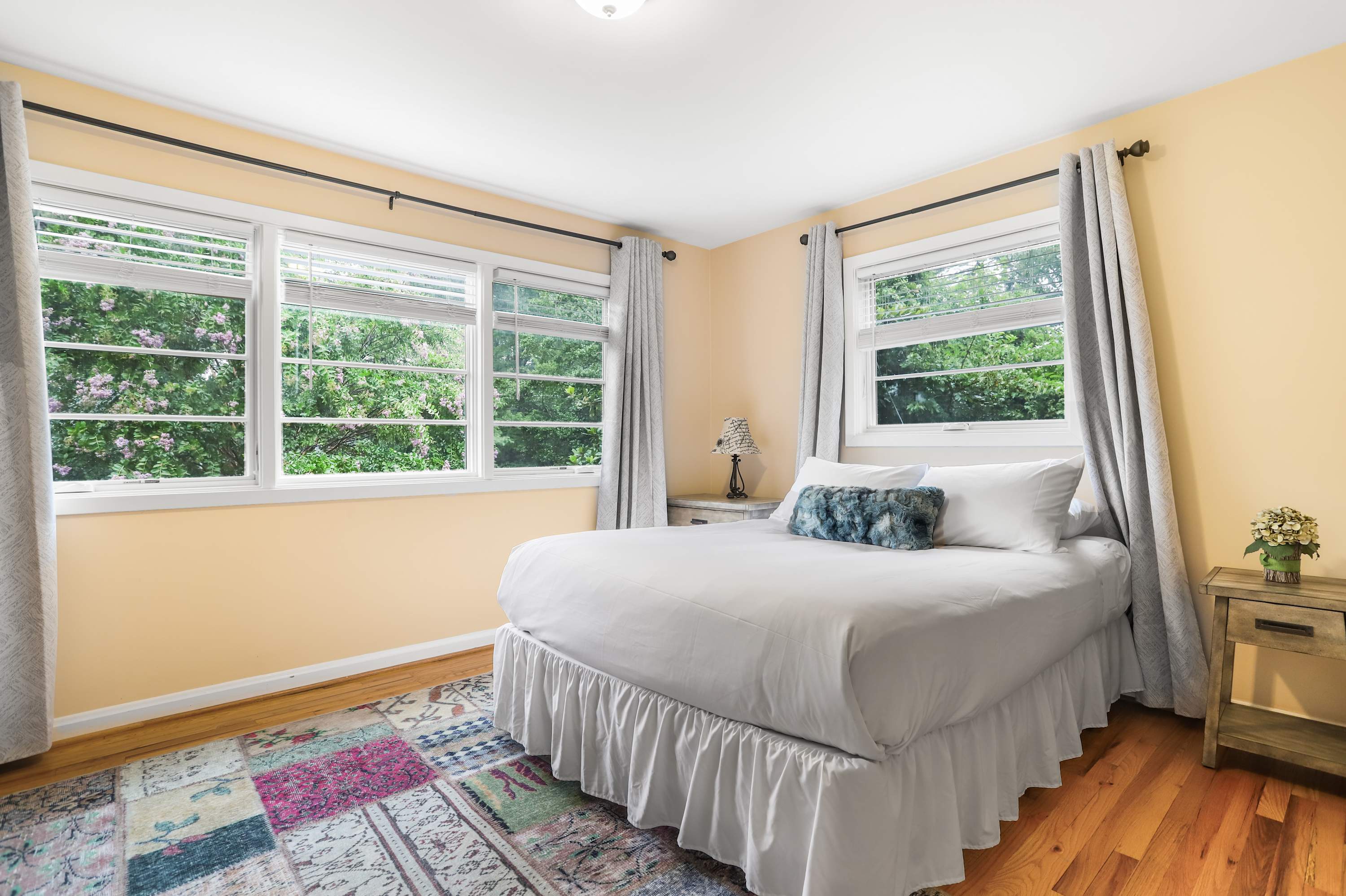 Sojourn Beautiful Home with Beach Access & Backyard 6