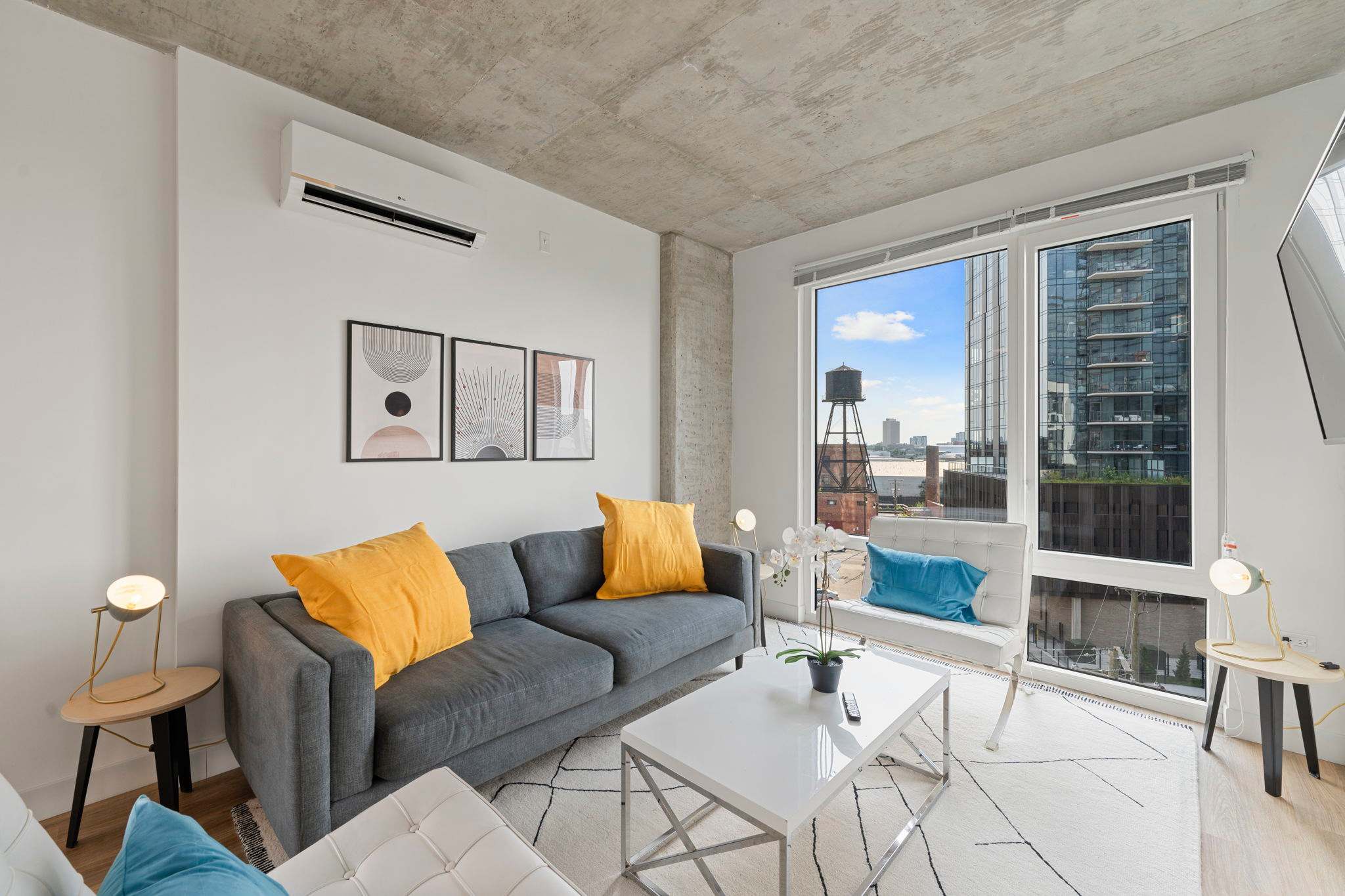 Modern 2BR Retreat Near Old Town & Lincoln Park — Chicago, IL — vacation rental