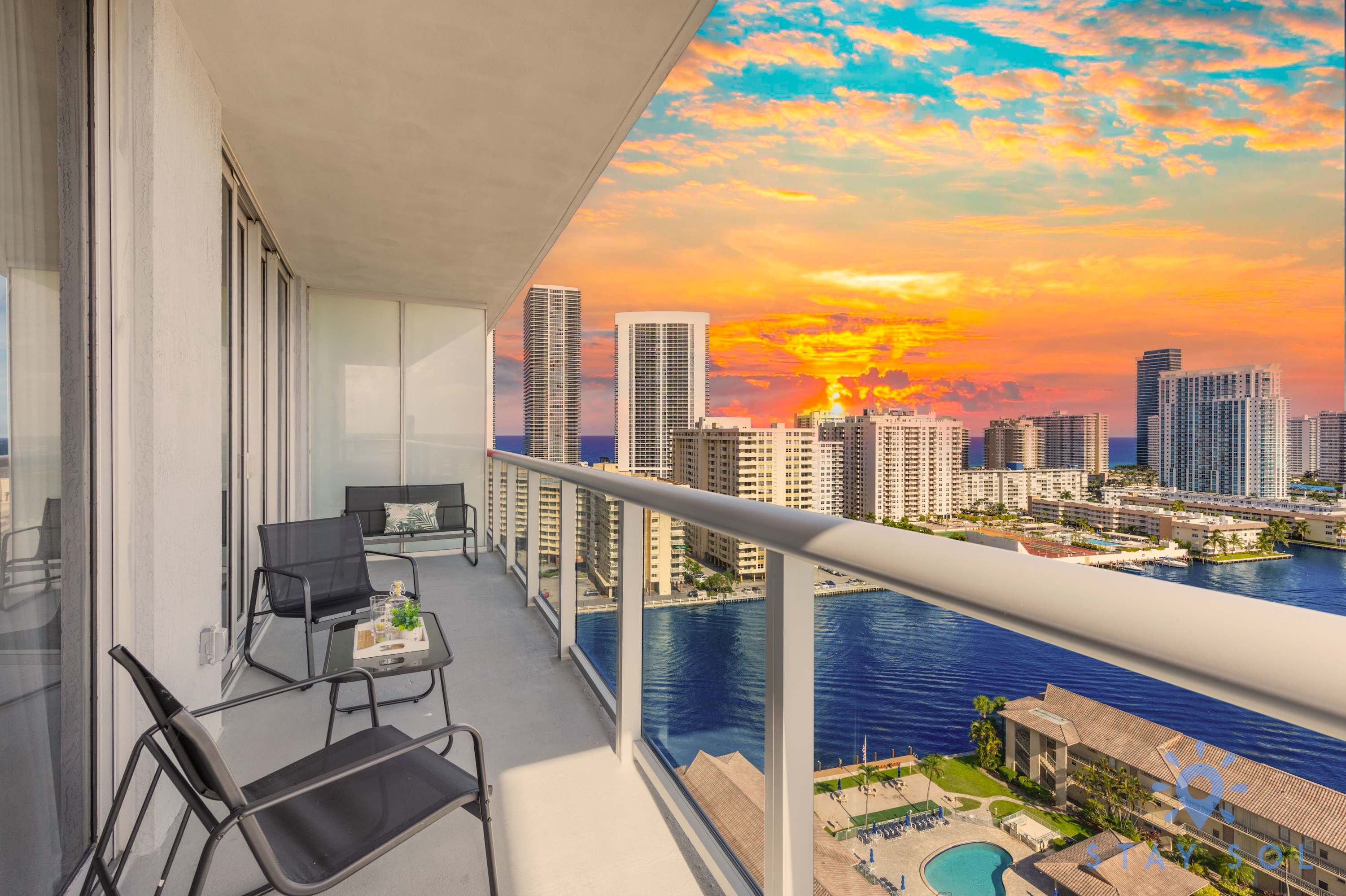Stylish -2BR Apartment -Balcony & Pool — Hallandale Beach, FL — vacation rental