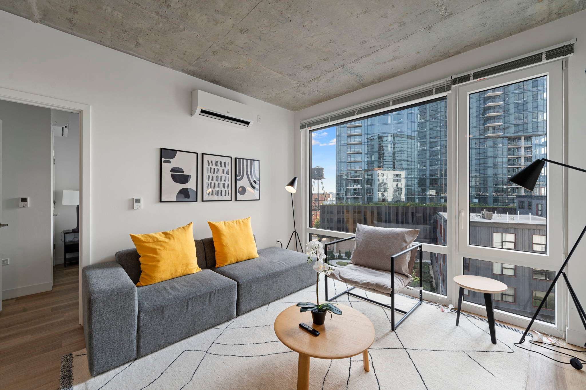 Spacious 4BR Central Apartment w/ Skyline Views — Chicago, IL — vacation rental