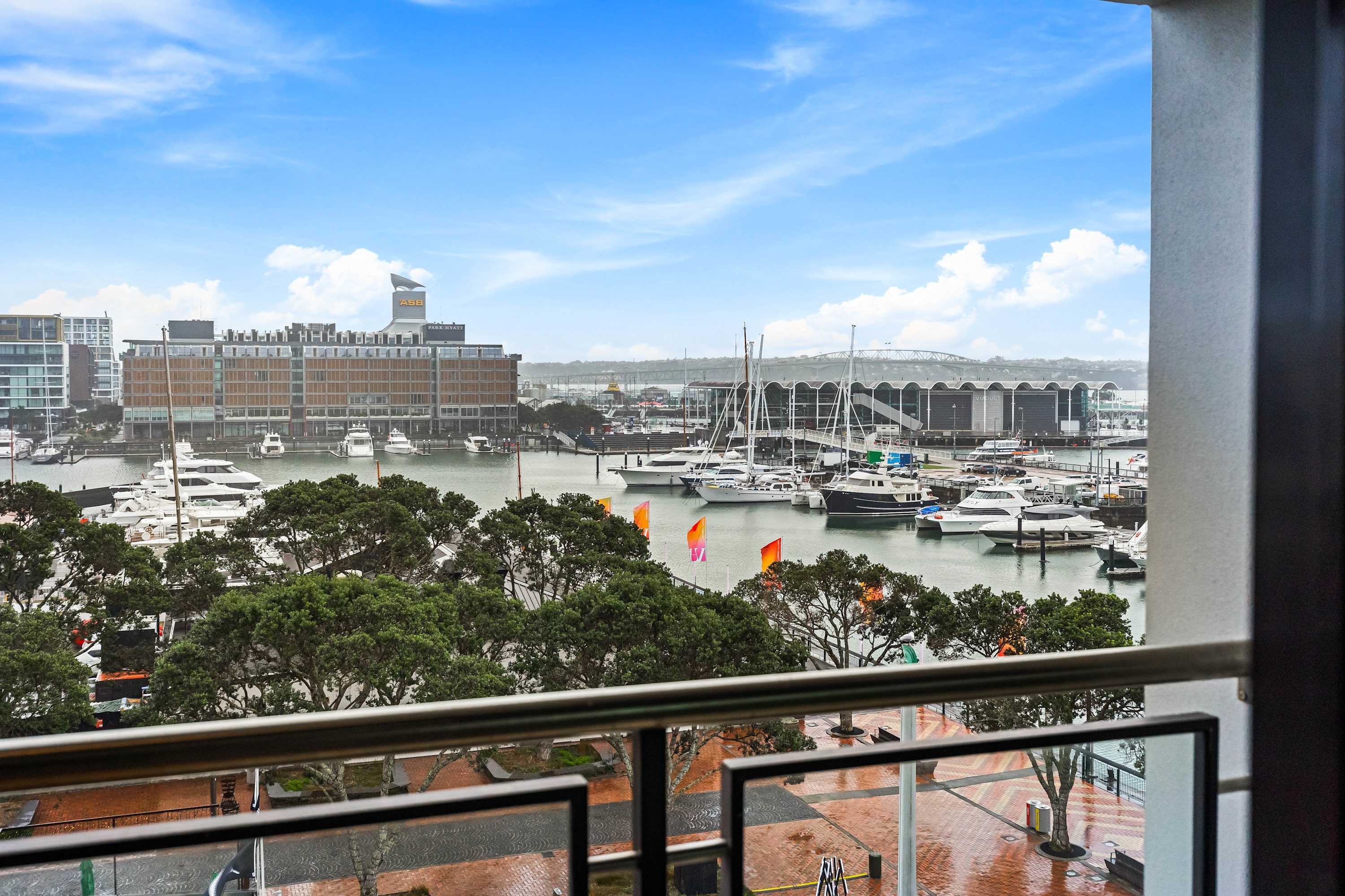 Comfort Harbour Views Balcony Zodiak Stays