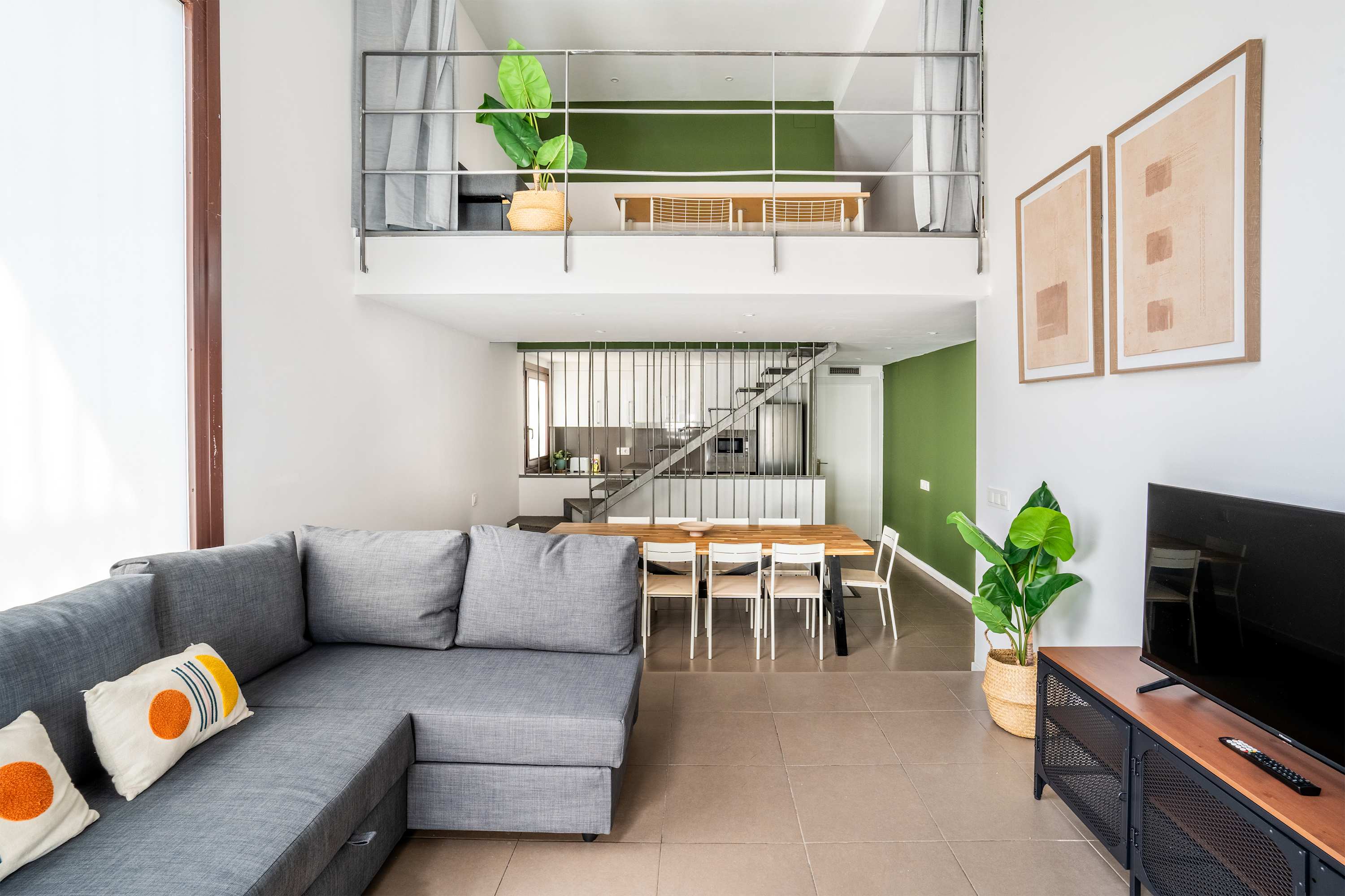 Modern and bright 4BD triplex in Paralel! — Barcelona, Catalunya — vacation rental