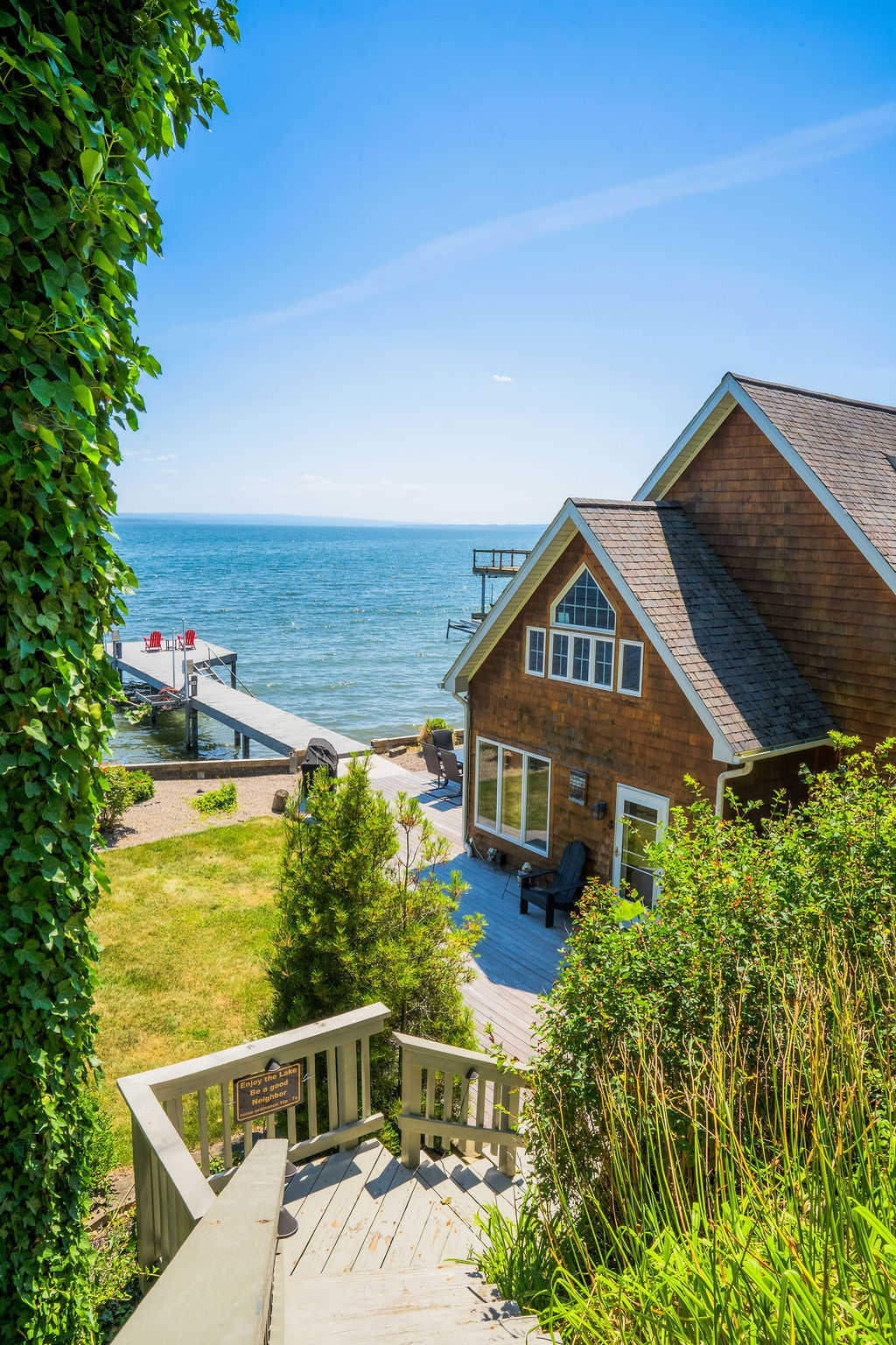 Lakefront House: Hot Tub, Kayaks & Fire Pit