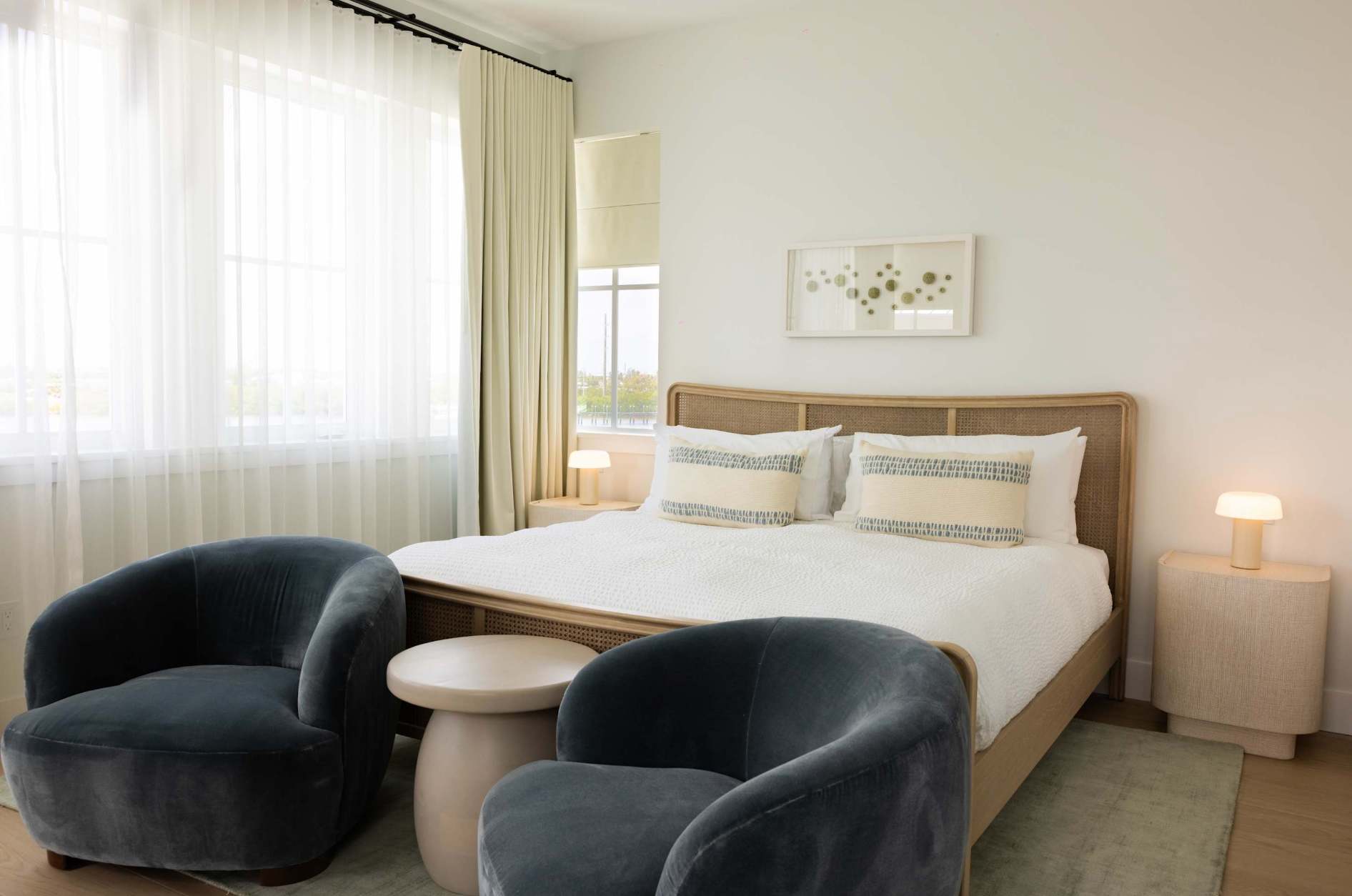 Dreamside House - Designer King Bedroom