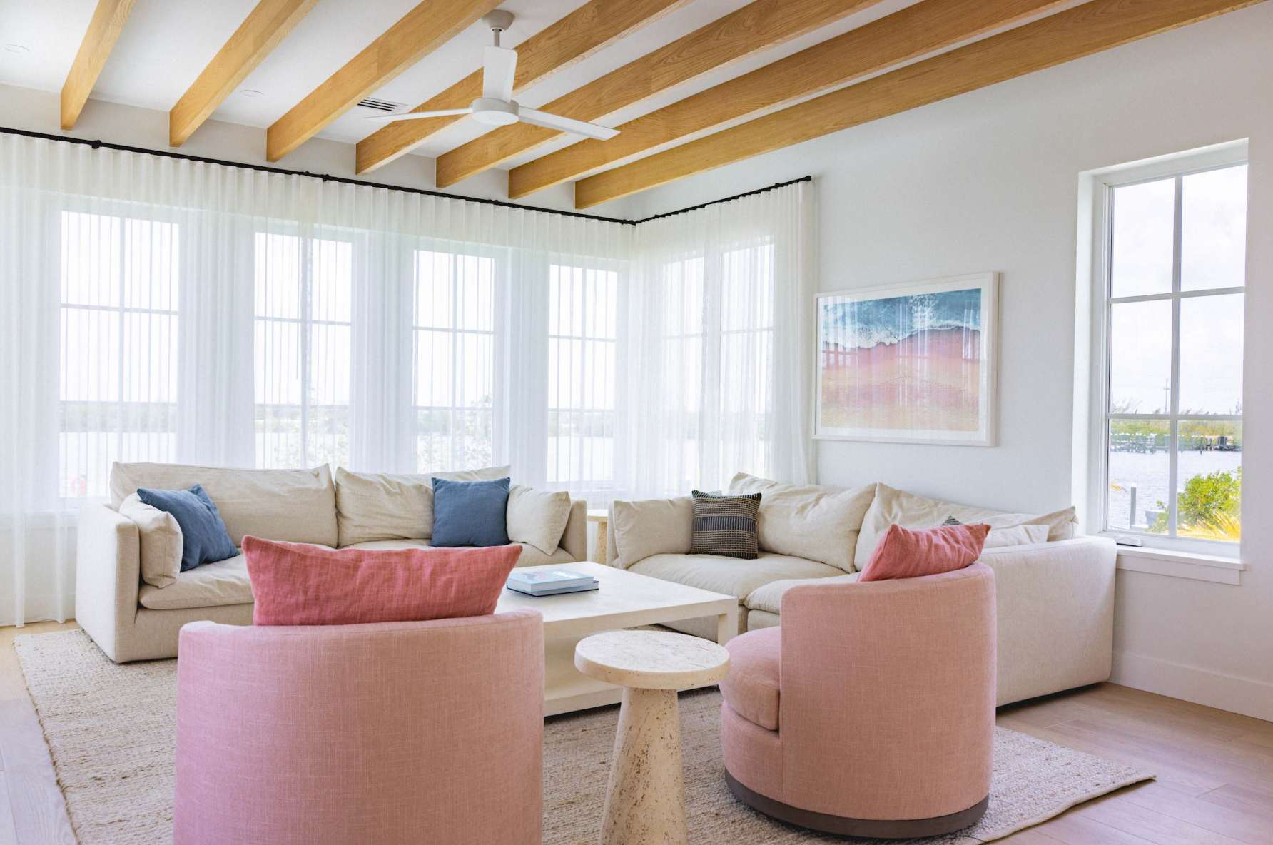 Dreamside House - Designer King Bedroom