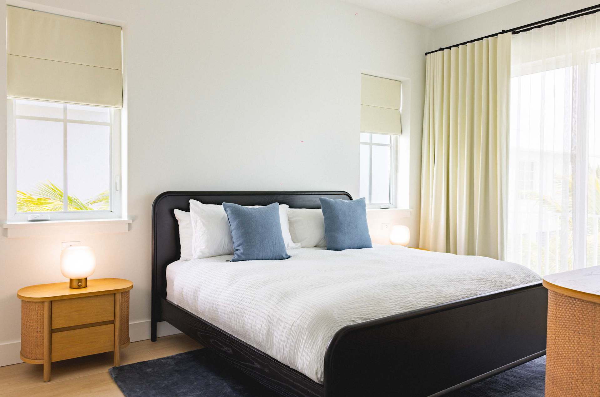 Dreamside House - Designer King Bedroom