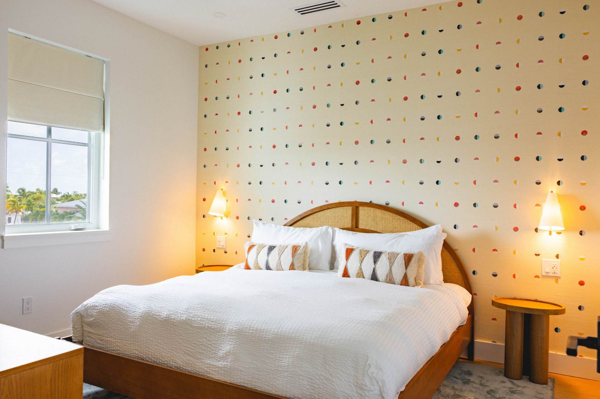 Dreamside House - Designer King Bedroom