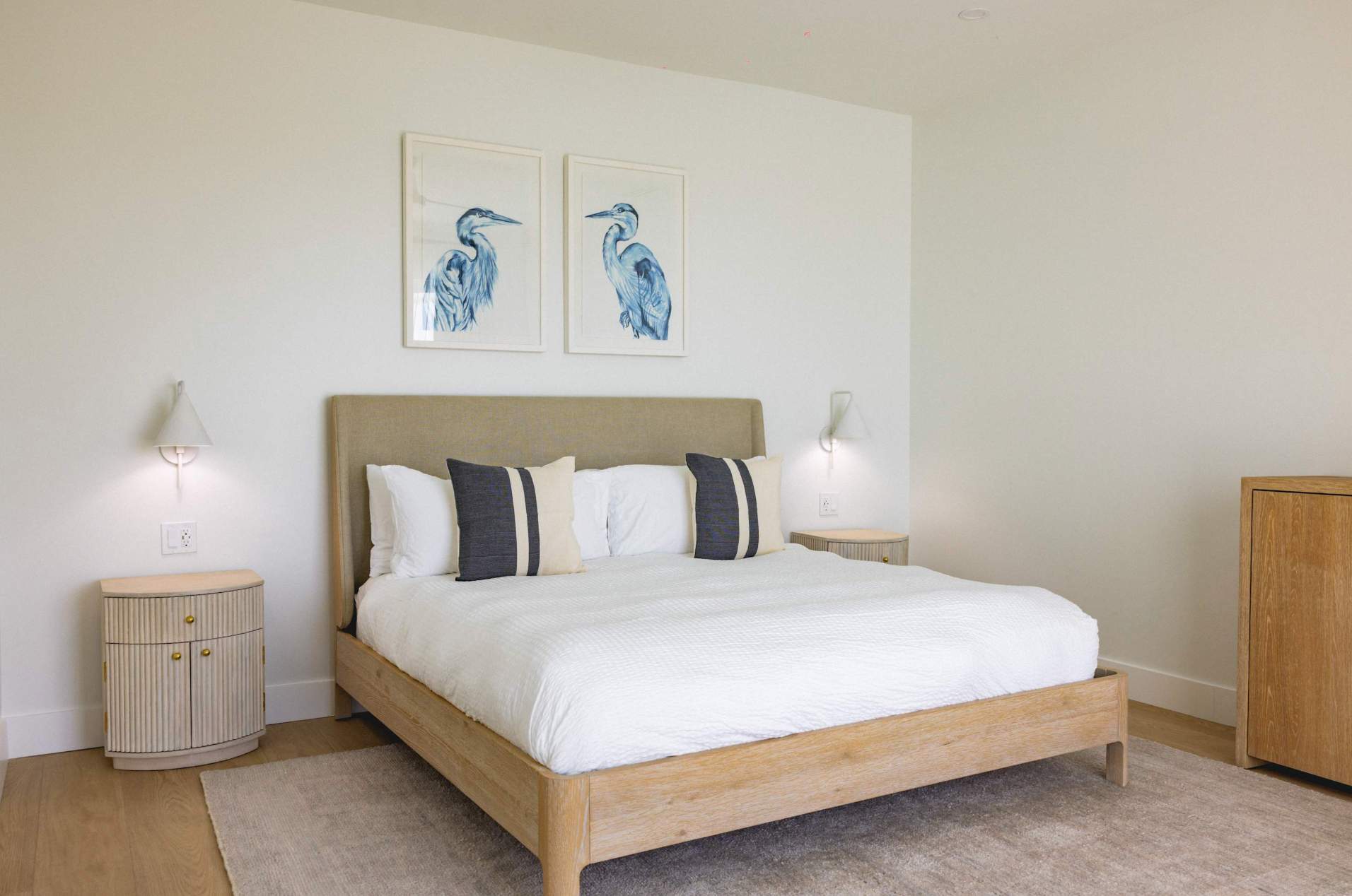 Dreamside House - Designer King Bedroom