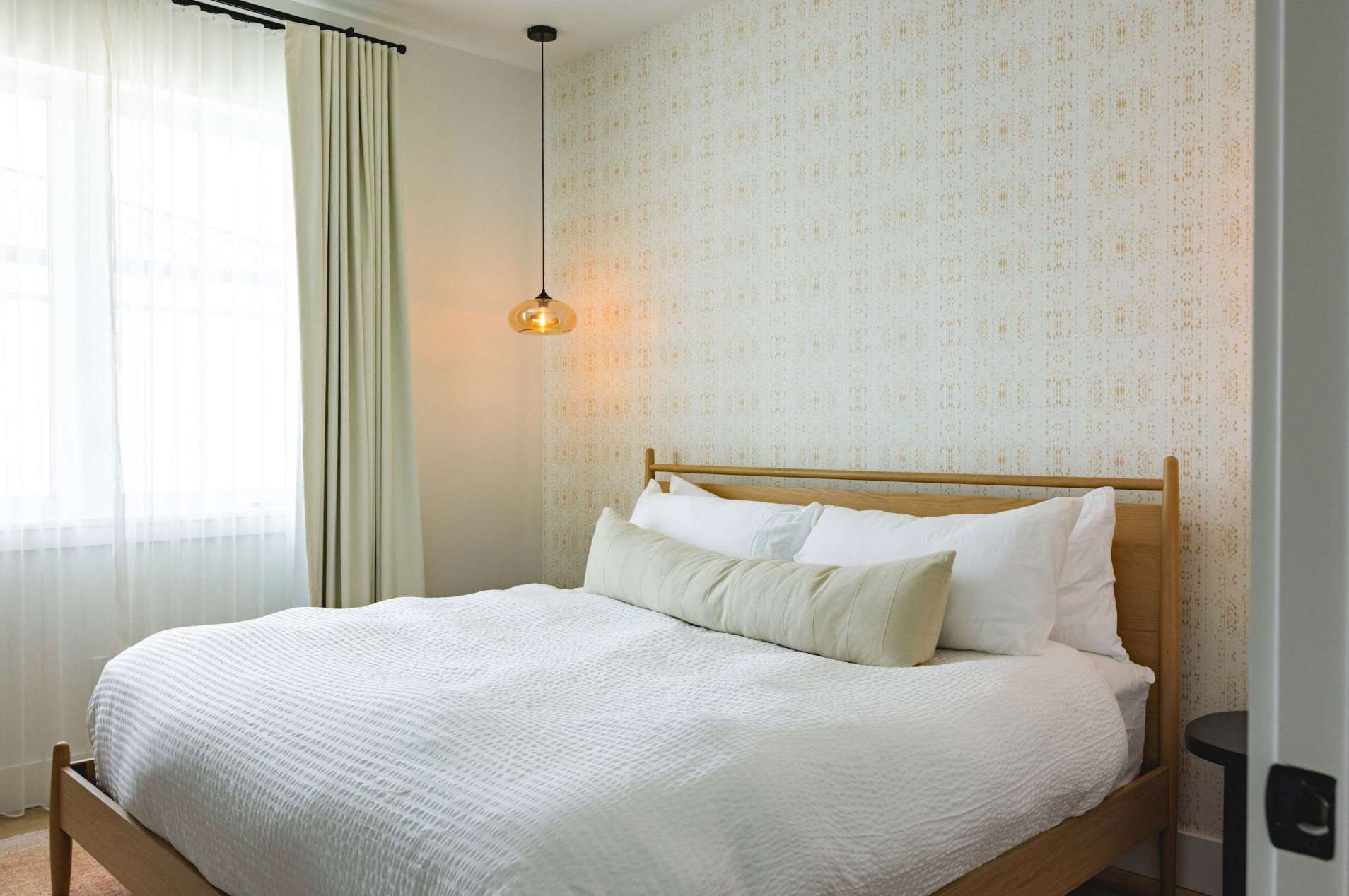 Dreamside House - Designer King Bedroom