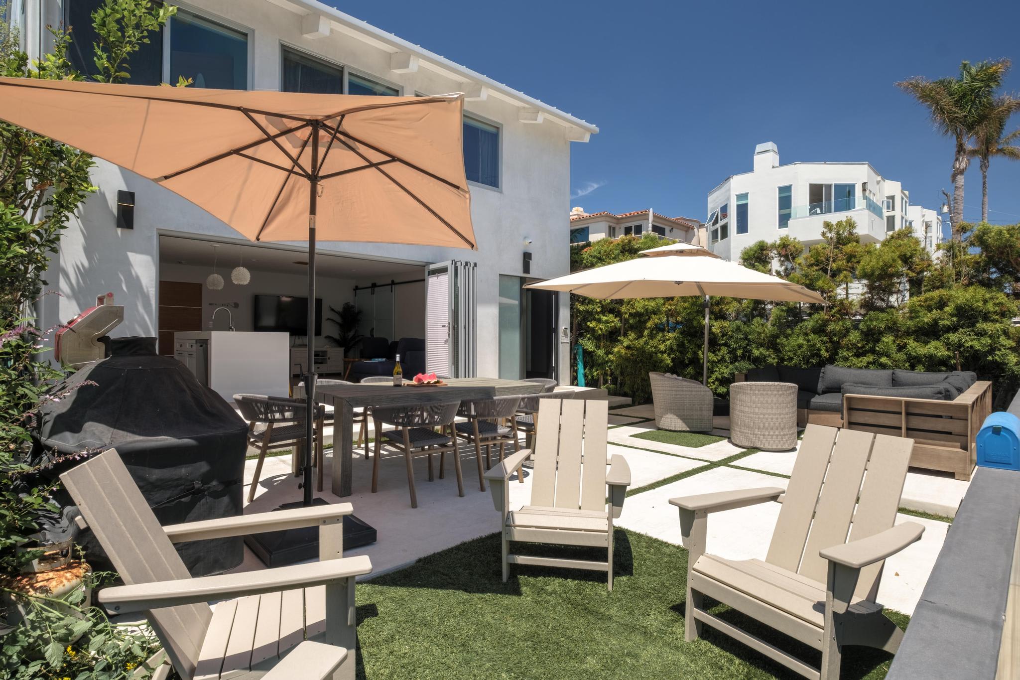 Your Coastal Getaway in Manhattan Beach Awaits!