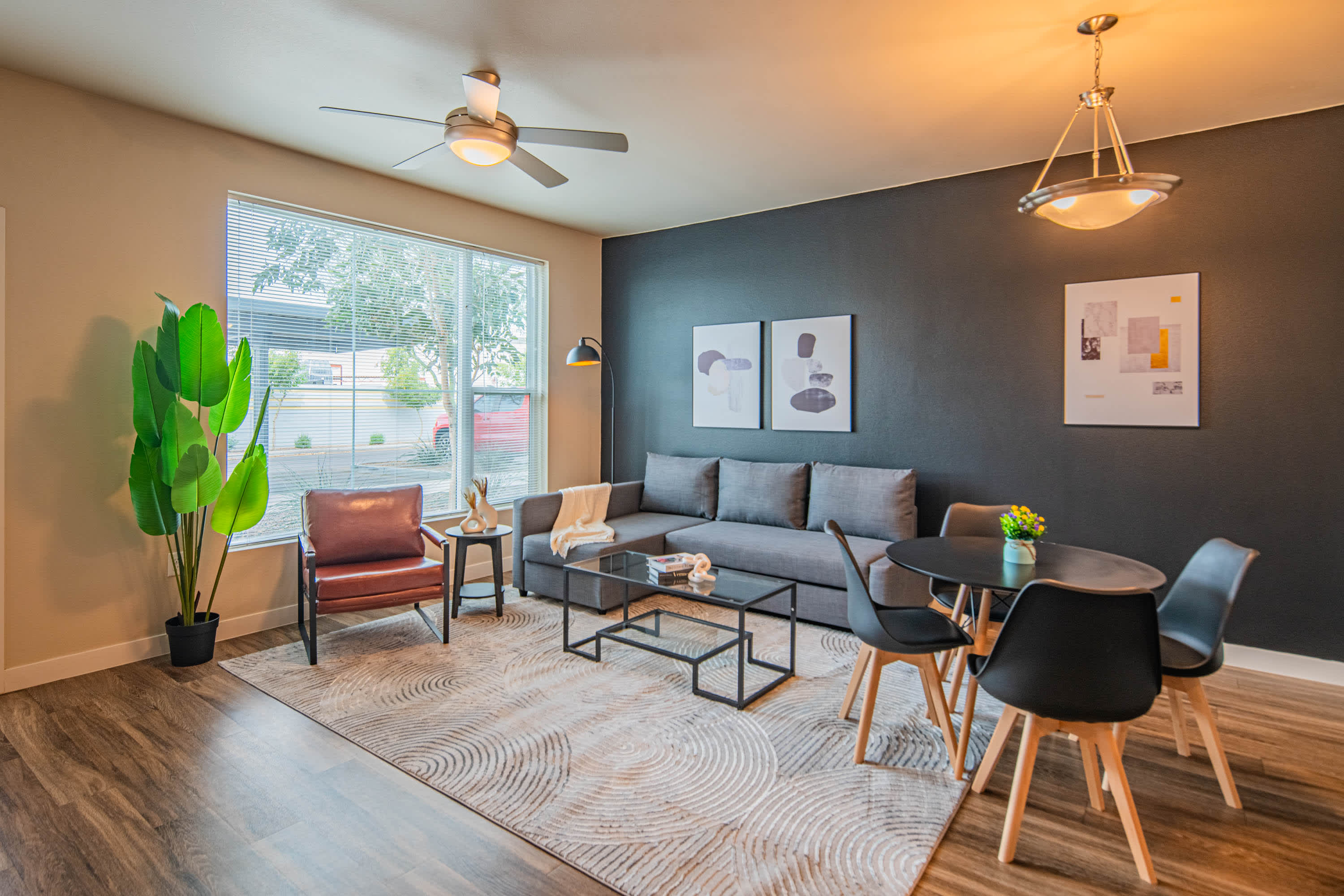 Inviting Apartment With Pool And Gym - Stylish Urban Retreat - Tempe, AZ