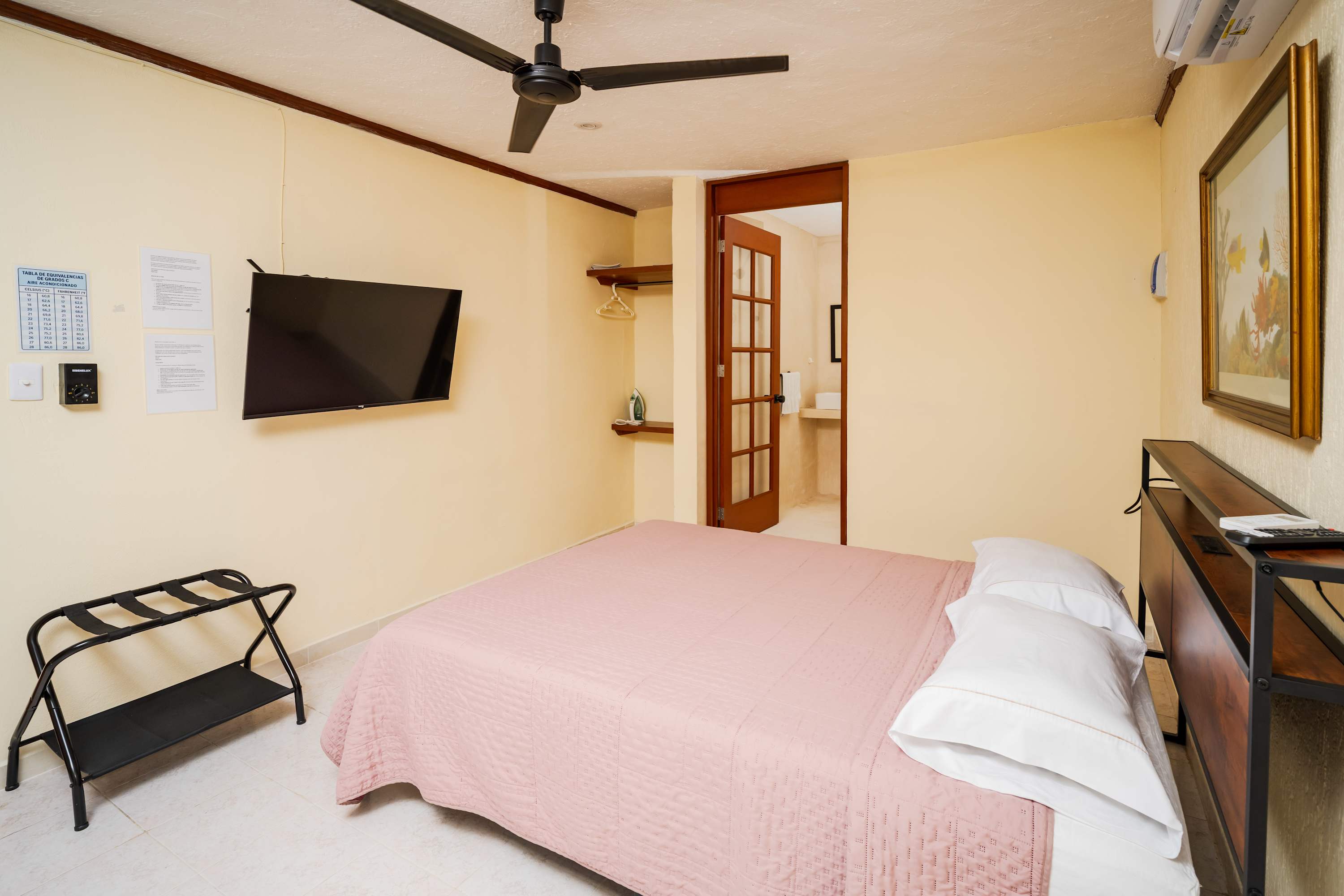 Private 1-Bedroom Suite in Cancún with Living Area 6