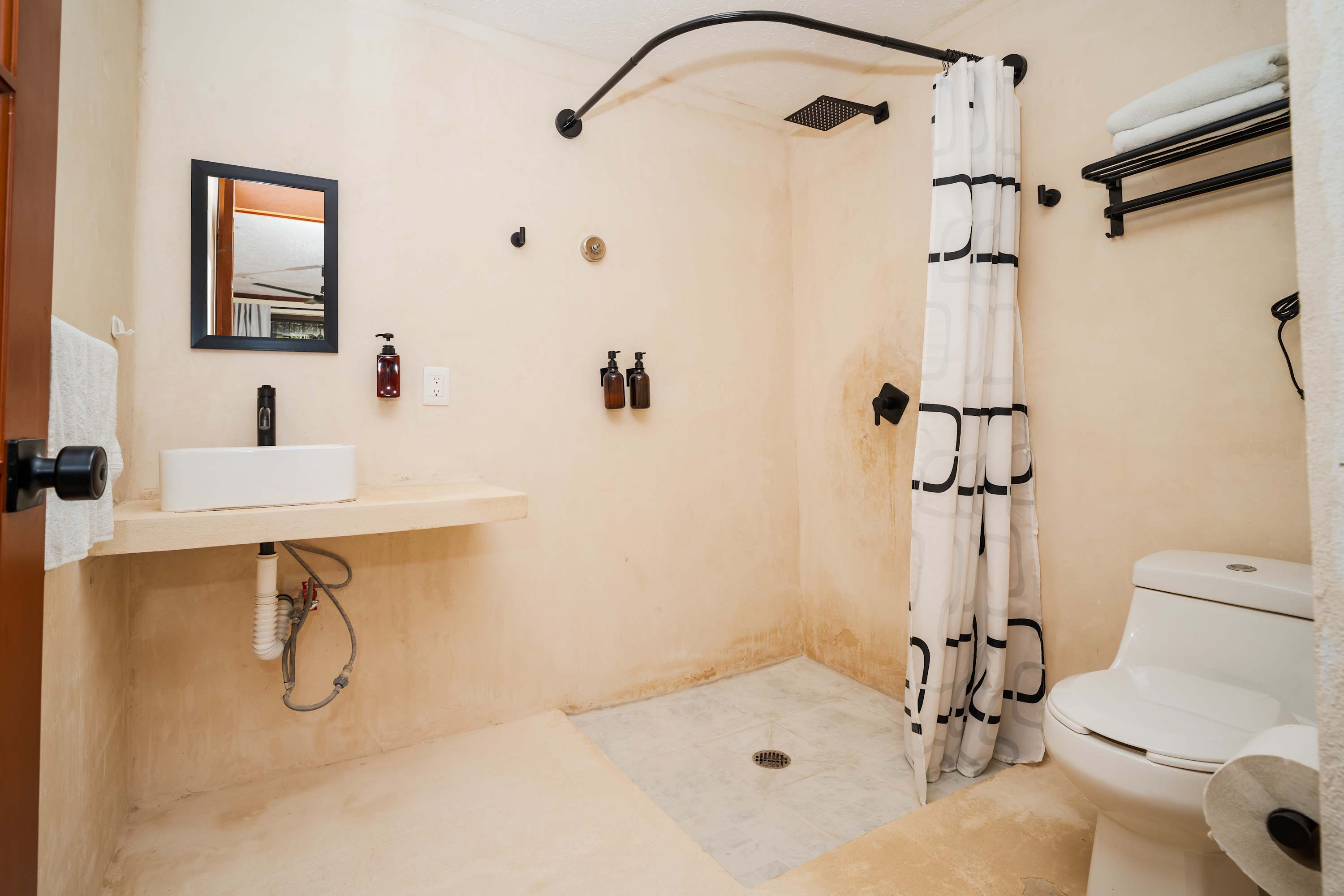 Private 1-Bedroom Suite in Cancún with Living Area 3