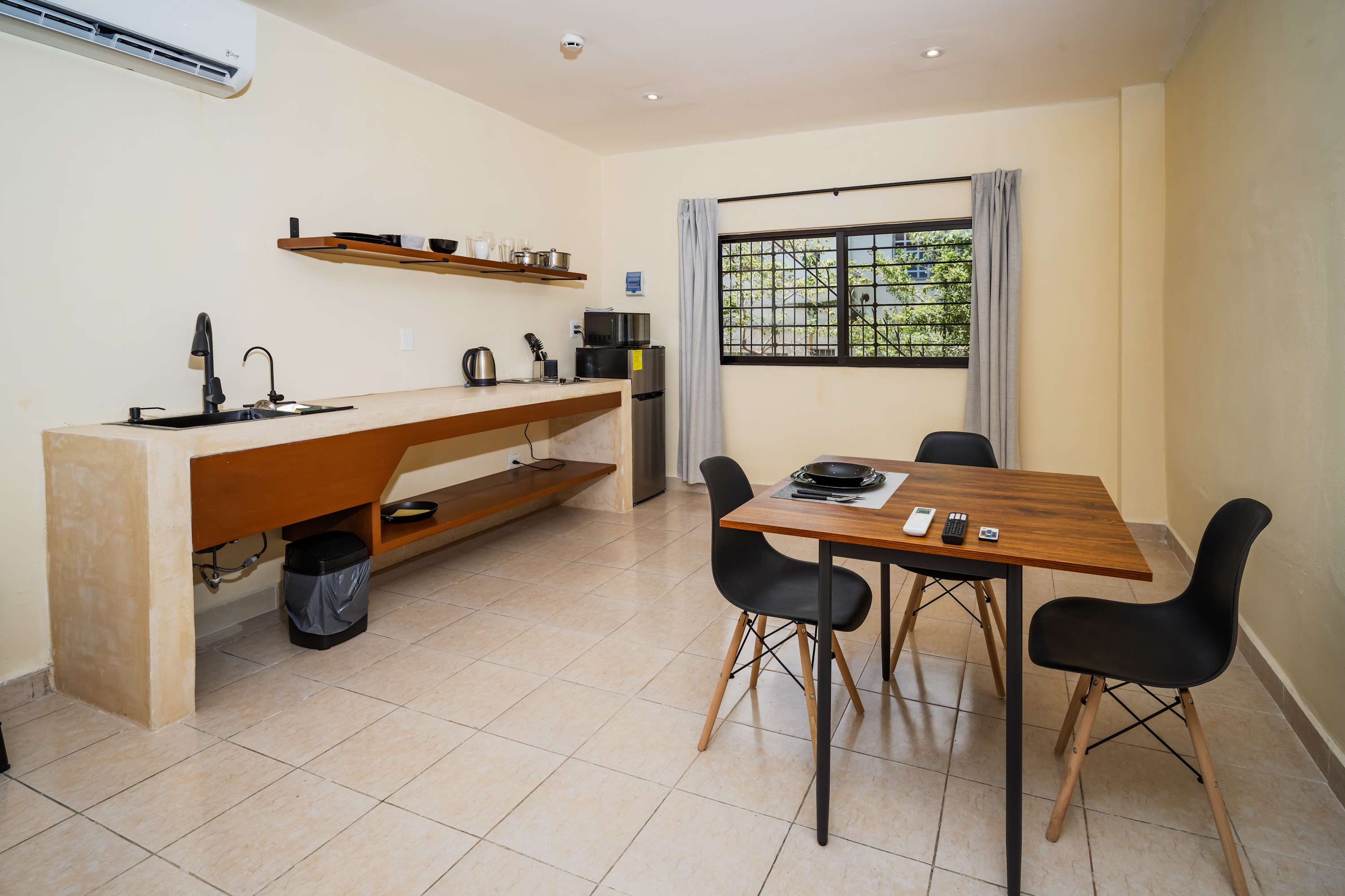 Spacious Loft in Cancún with Large Bath & Full Kitchen 2