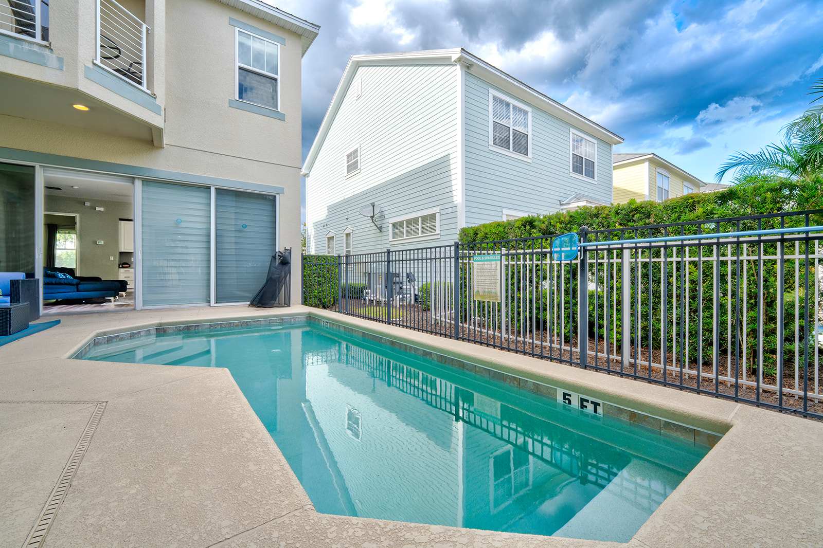 5BR family retreat w/ pool & game room