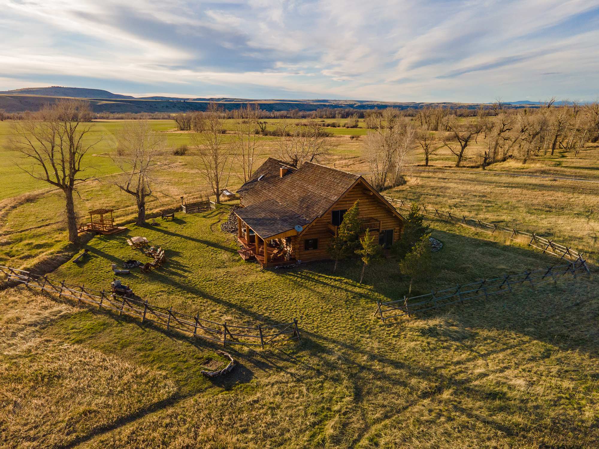Little Bear Lodge - Spectacular Views & Wildlife — Gallatin Gateway, MT — vacation rental