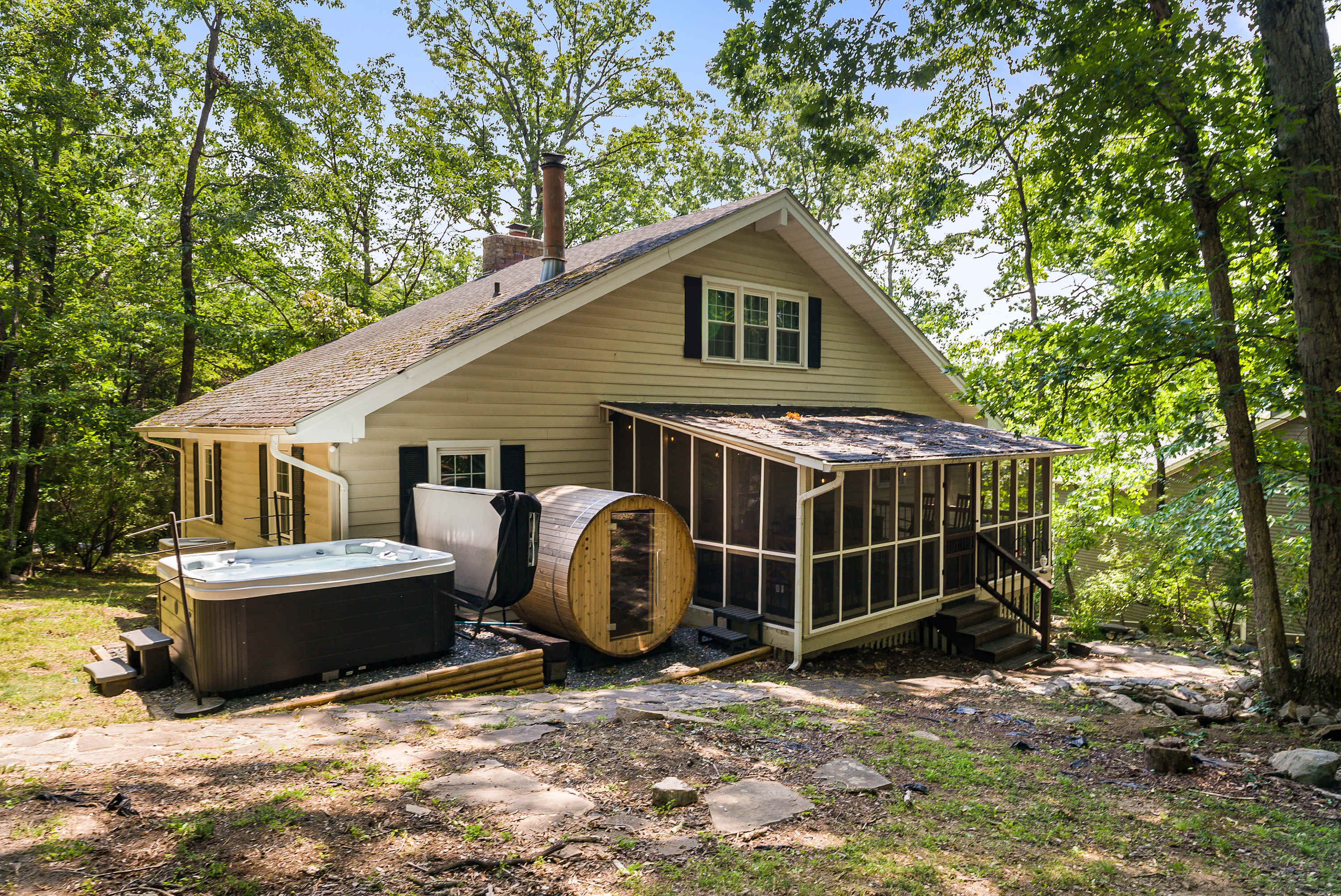 Cozy Retreat - Sauna~Hot Tub~Pool Pass~Game Room!