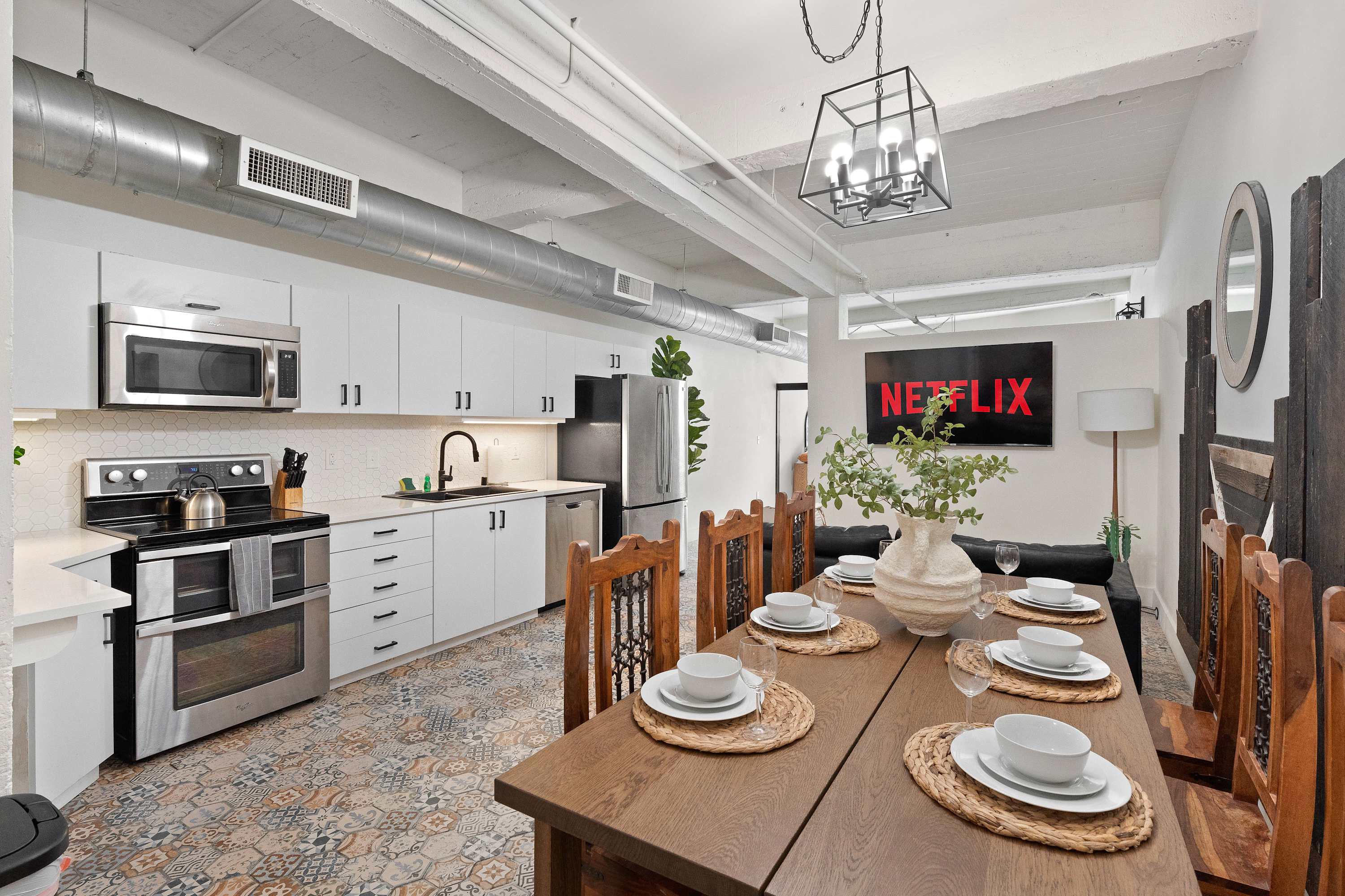 Woolworth Loft - Stylish Gaslamp Stay | Sleeps 8! - San Diego, CA