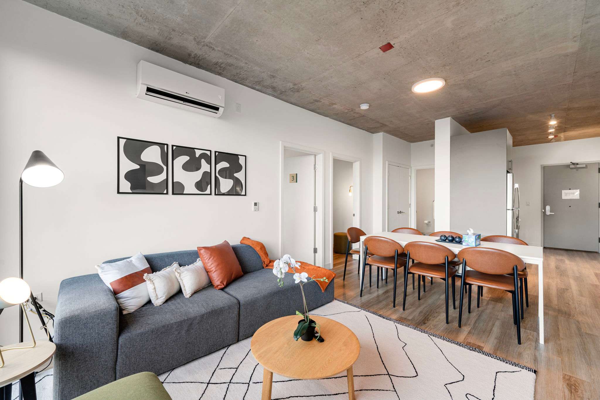 Bright 4BR Apartment Near Lincoln Park Zoo — Chicago, IL — vacation rental